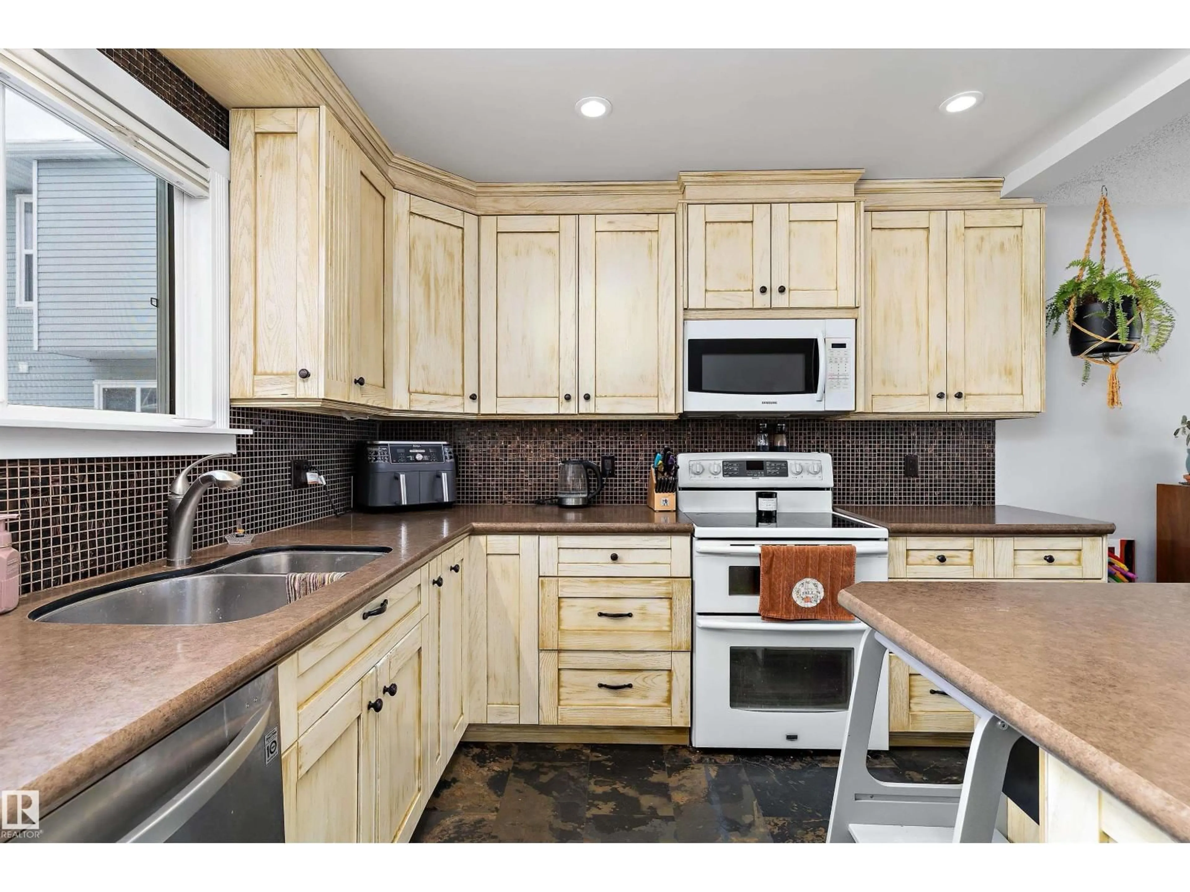 Unknown for #9 - 4403 RIVERBEND RD, Edmonton Alberta T6H5S9