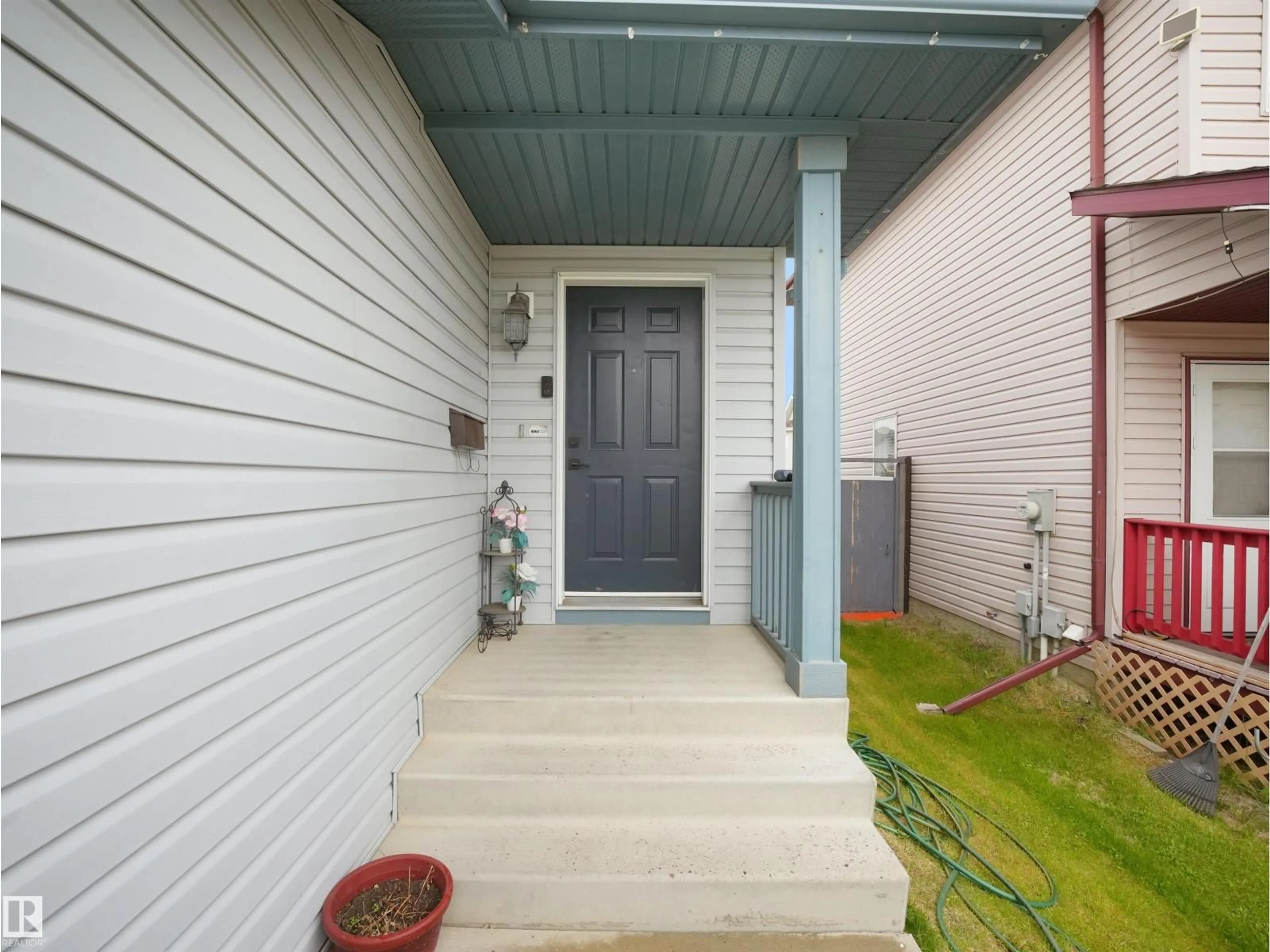 Indoor entryway for NW - 2418 32B ST, Edmonton Alberta T6T1Y6