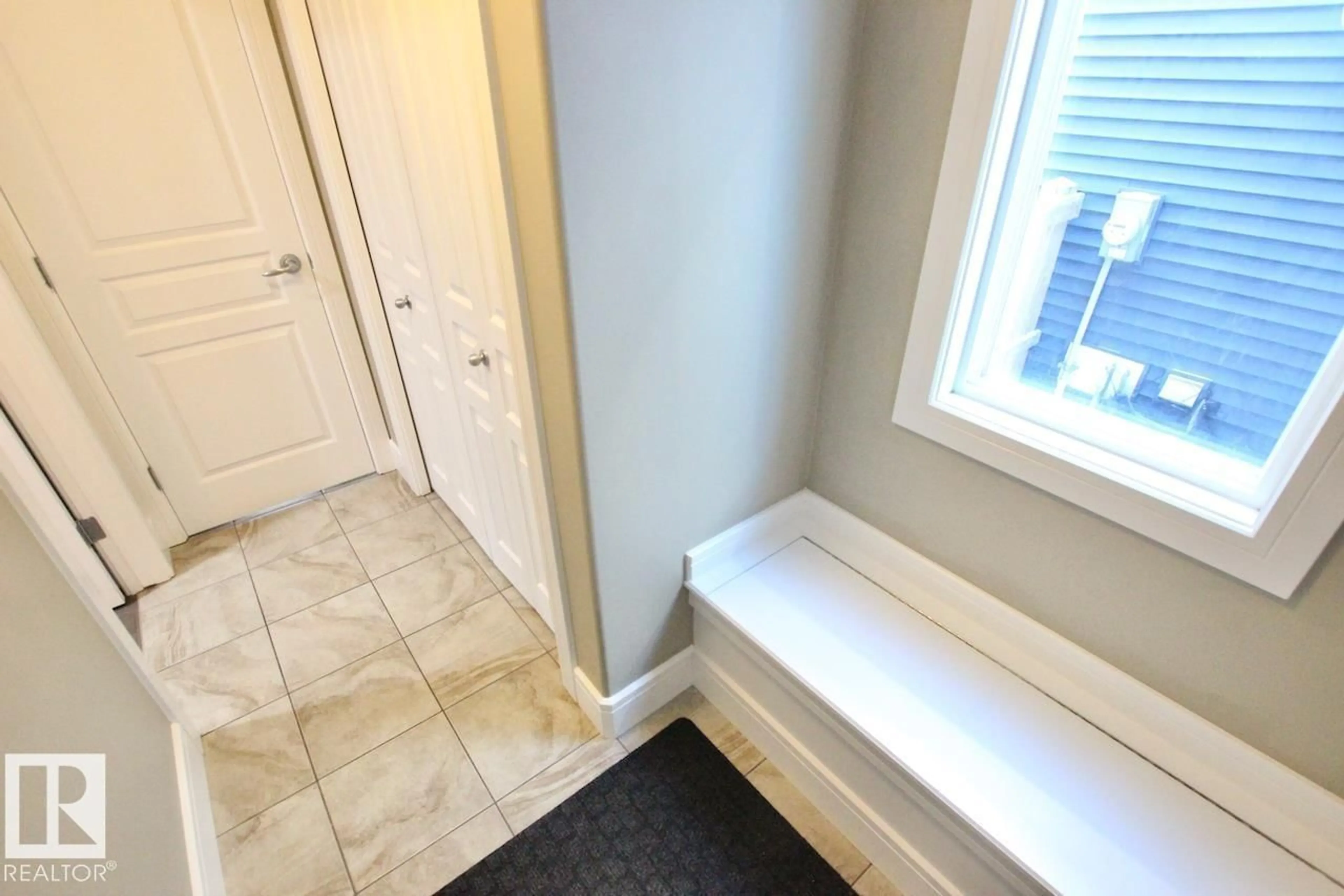 Indoor entryway for 4408 CRABAPPLE LD, Edmonton Alberta T6X0X8