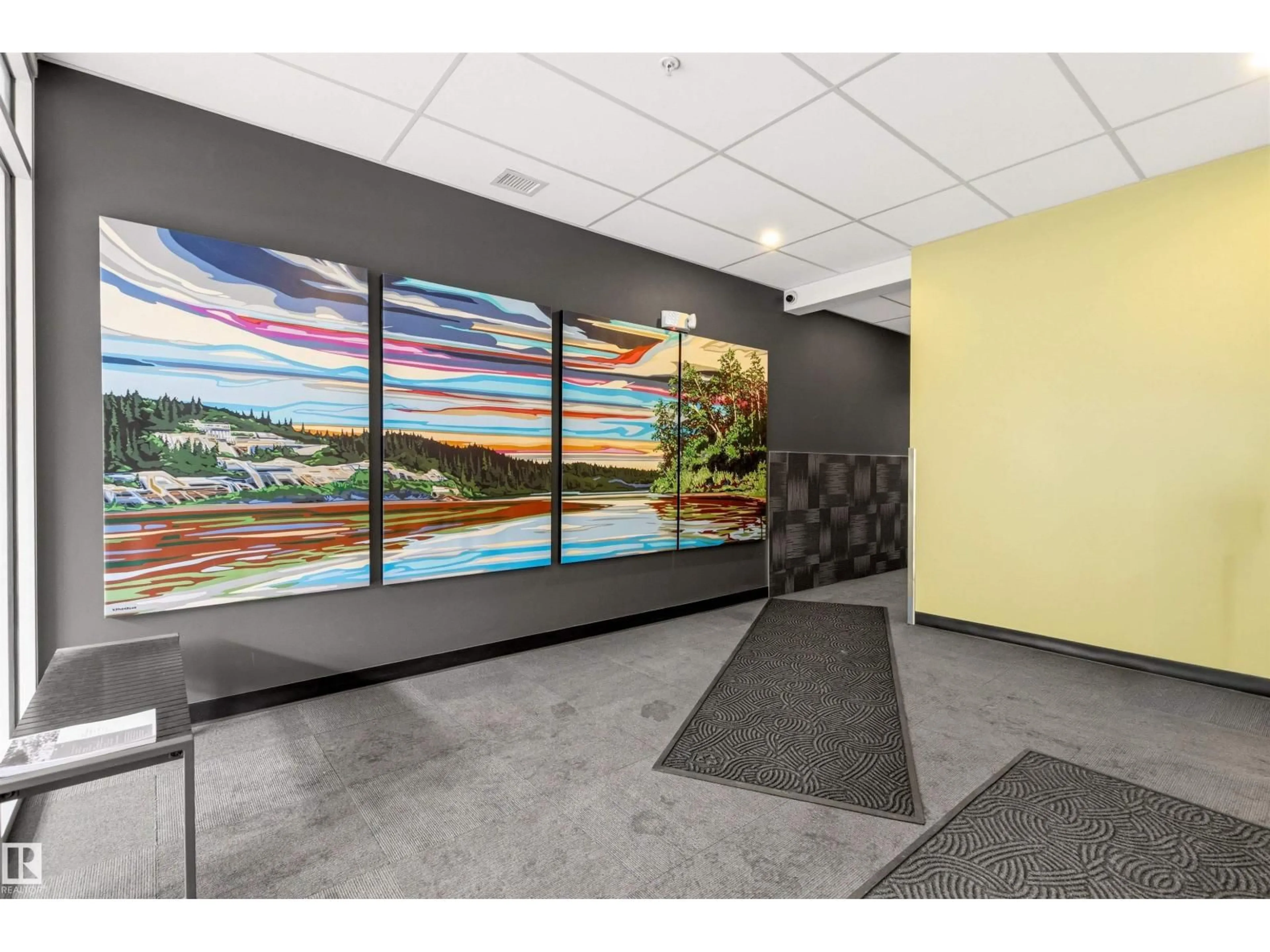 Indoor foyer for #413 - 11503 76 AV, Edmonton Alberta T6G0K6