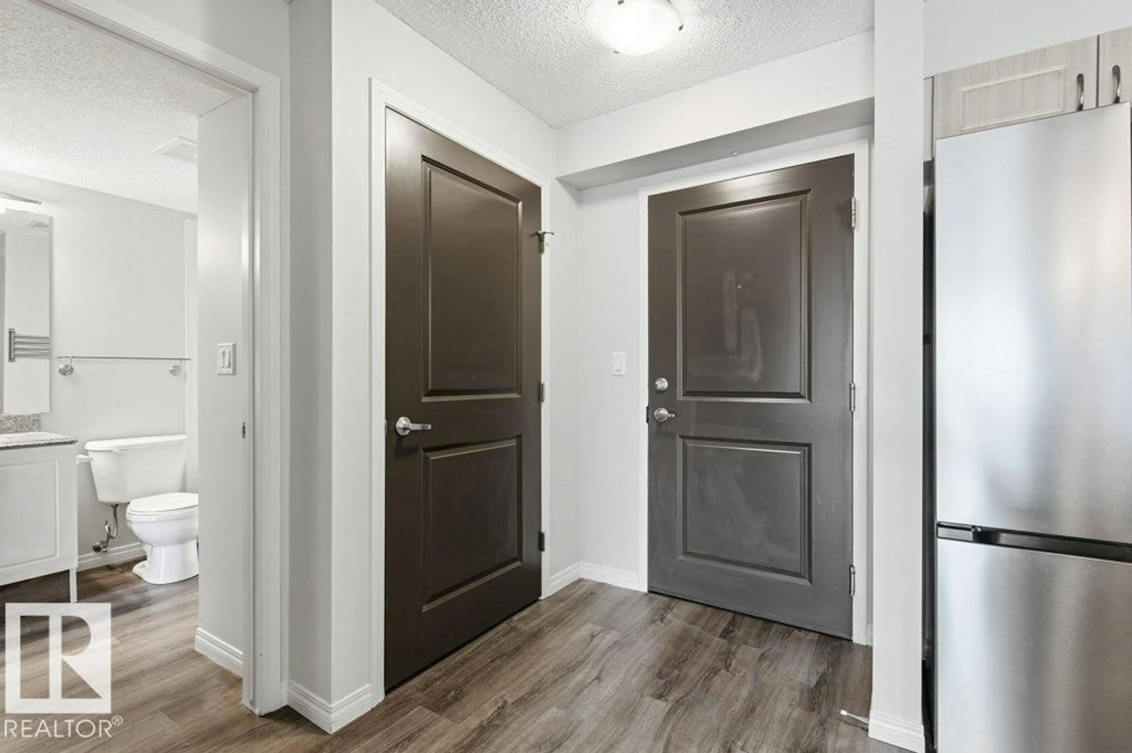 Indoor entryway for #304 - 11453 ELLERSLIE RD, Edmonton Alberta T6W1T3