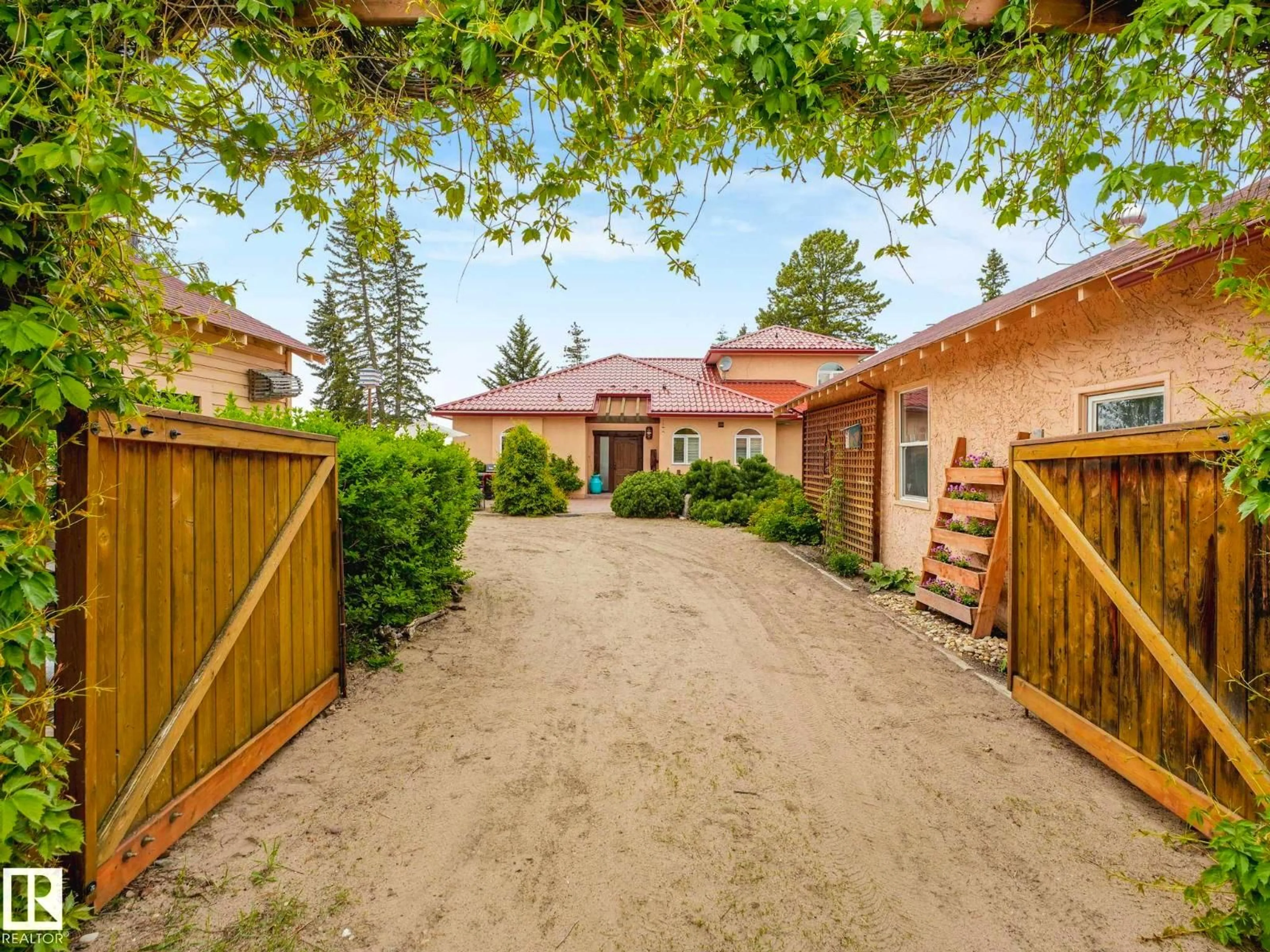 A pic from outside/outdoor area/front of a property/back of a property/a pic from drone, street for 511 1 AV, Rural Wetaskiwin County Alberta T0C2V0