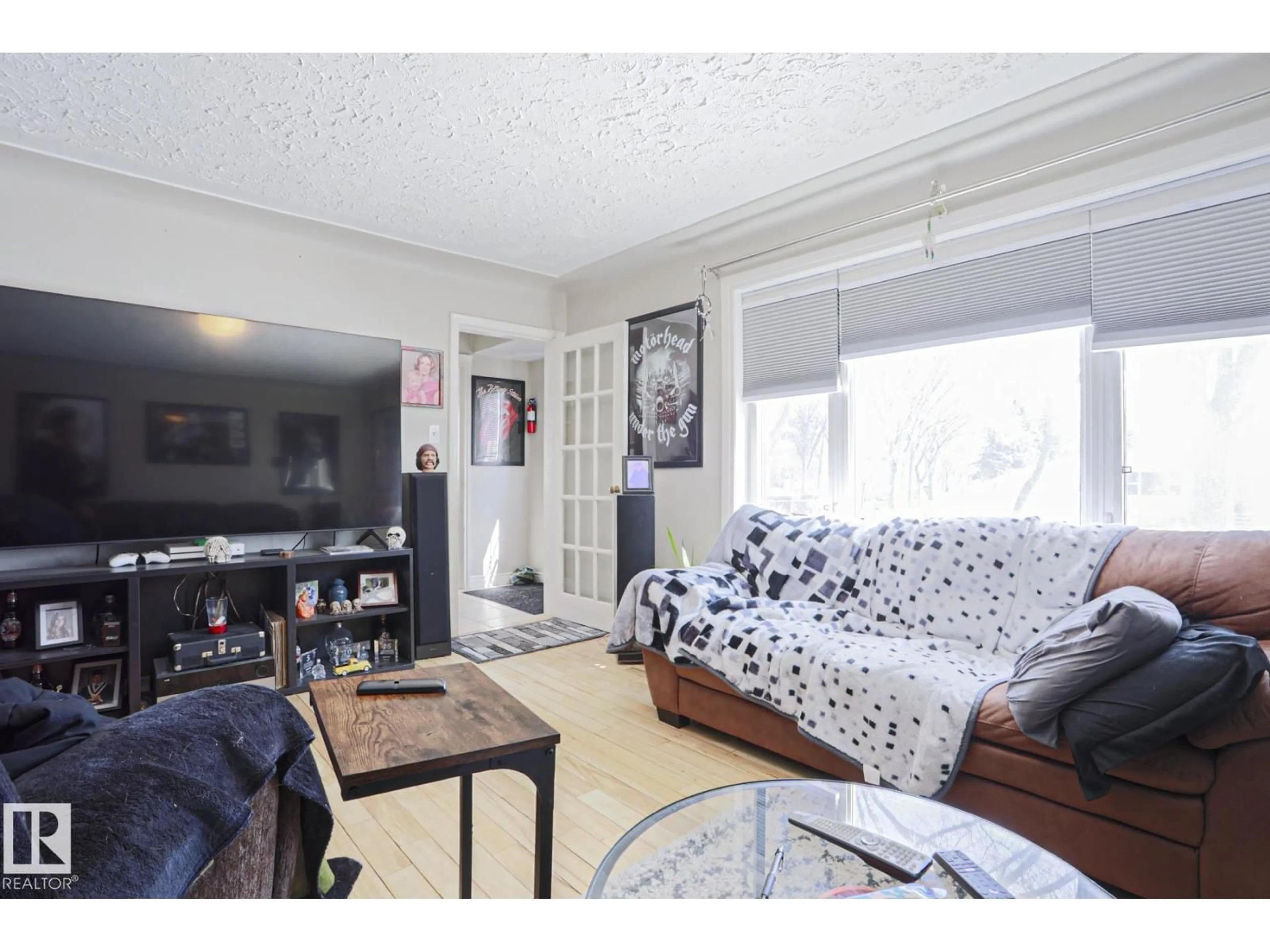 Living room with furniture, unknown for 12418 93 ST, Edmonton Alberta T6G1G5