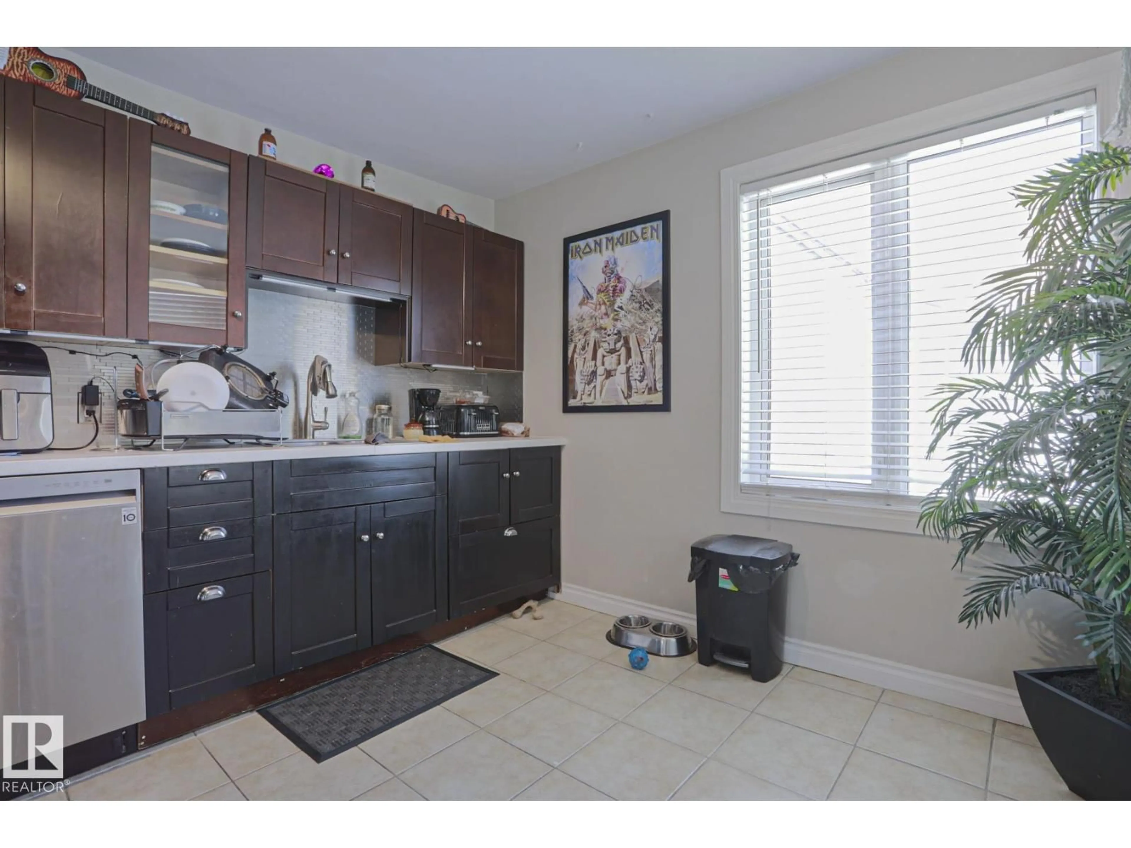Unknown for 12418 93 ST, Edmonton Alberta T6G1G5