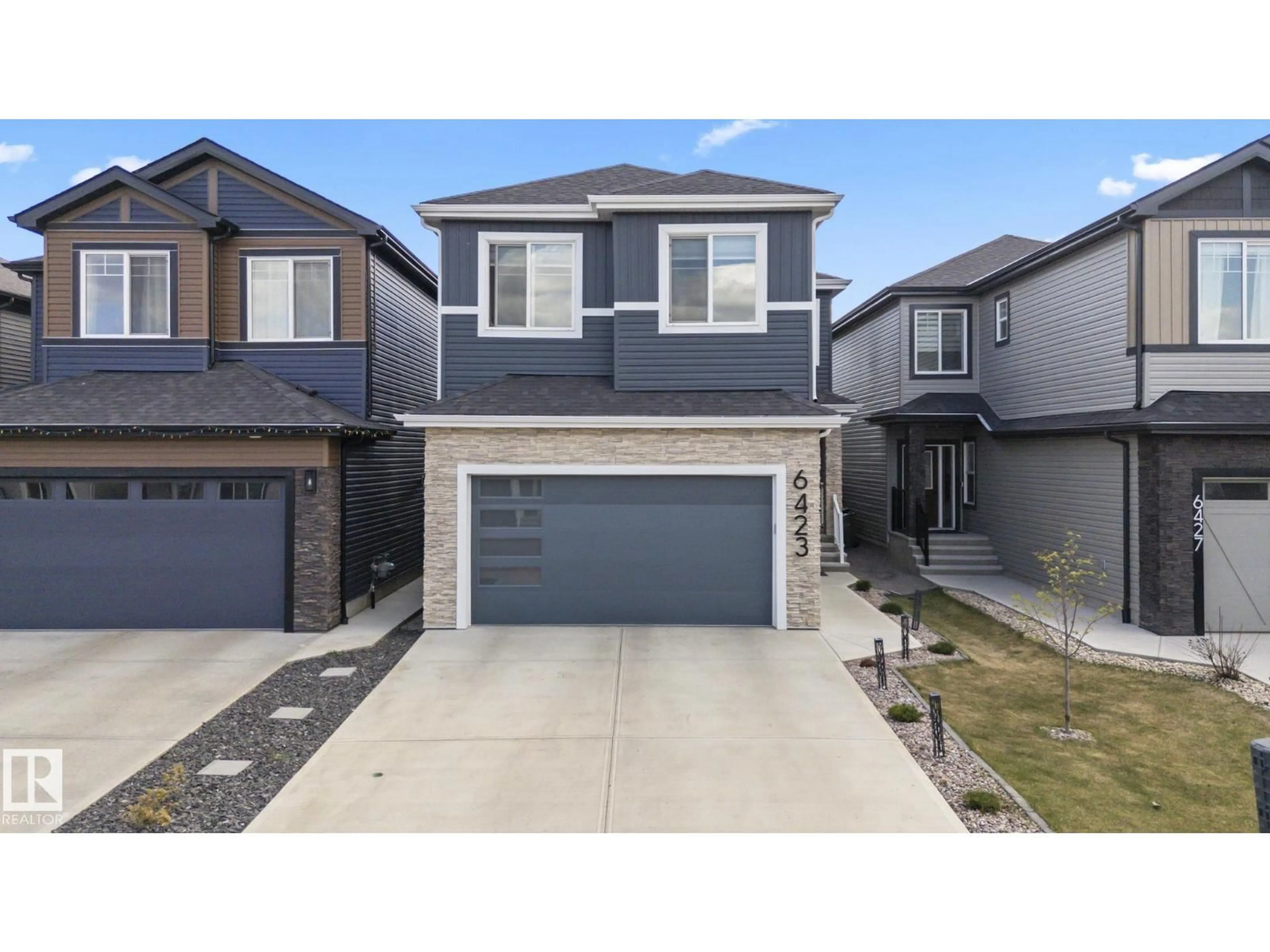Home with vinyl exterior material, street for 6423 175 AV, Edmonton Alberta T5Y4A8