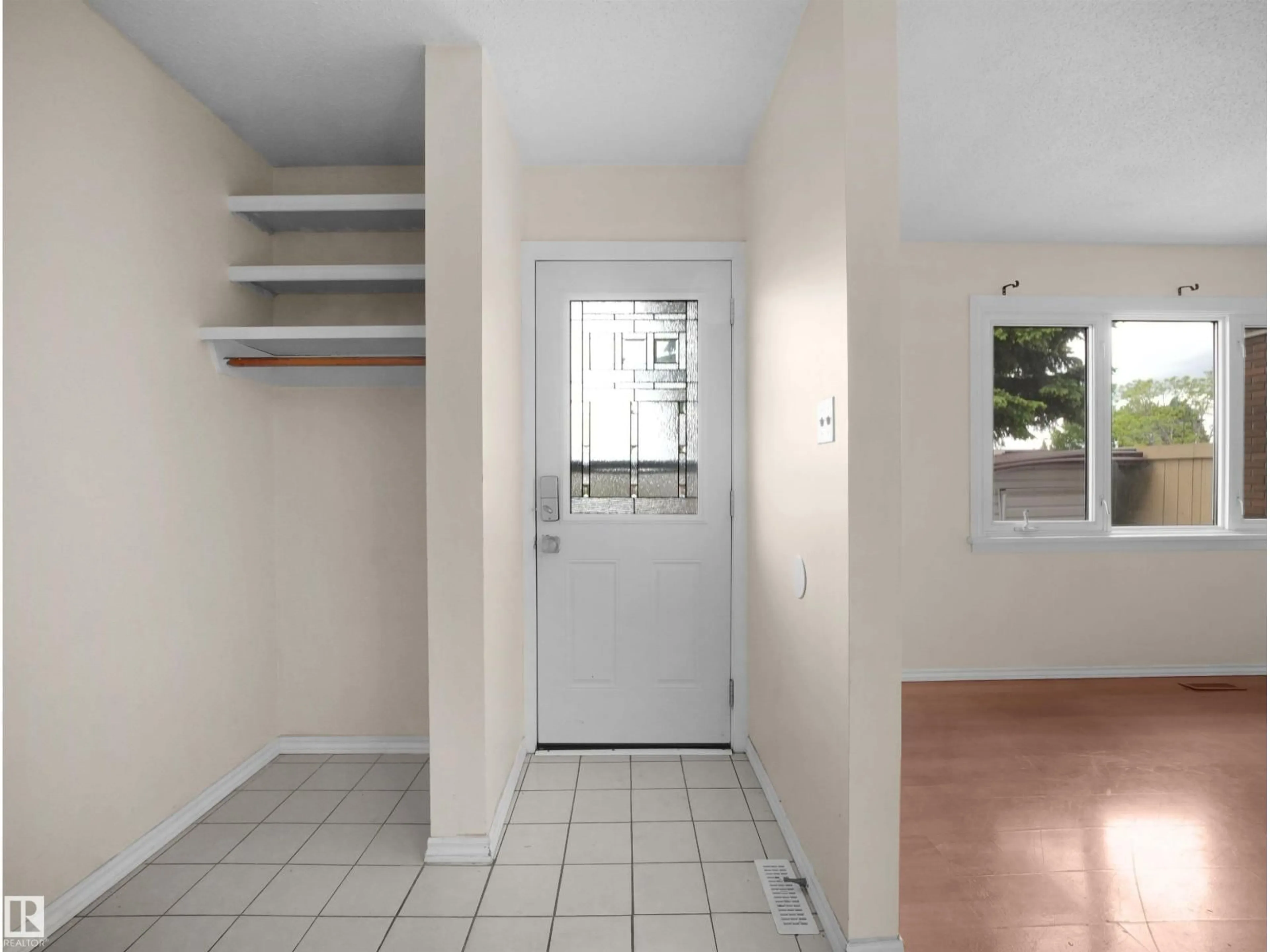 Indoor entryway for #4 - 14110 80 ST, Edmonton Alberta T5C1L6