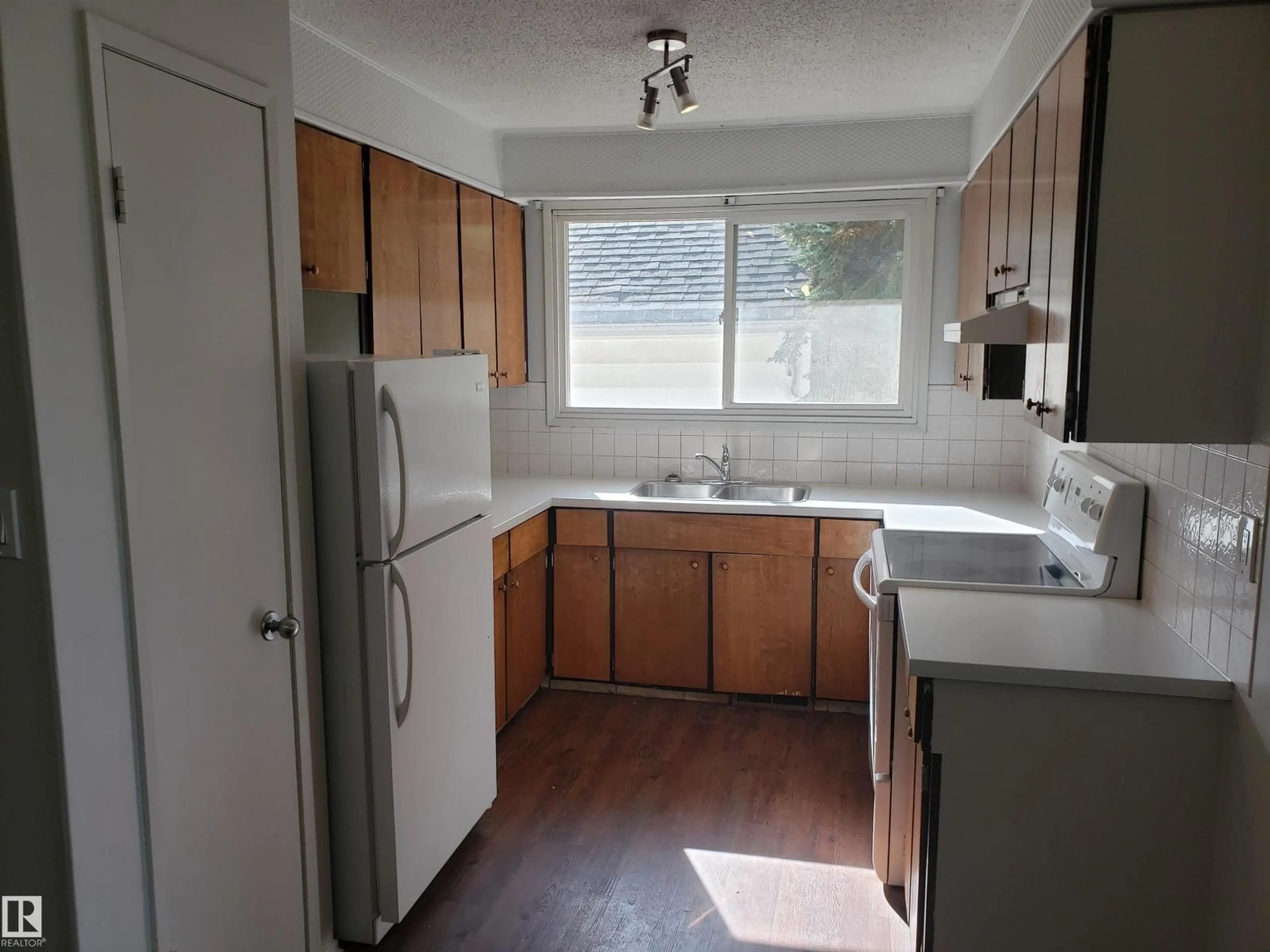 Standard kitchen, unknown for NW - 10219A 155 ST, Edmonton Alberta T5P2L8