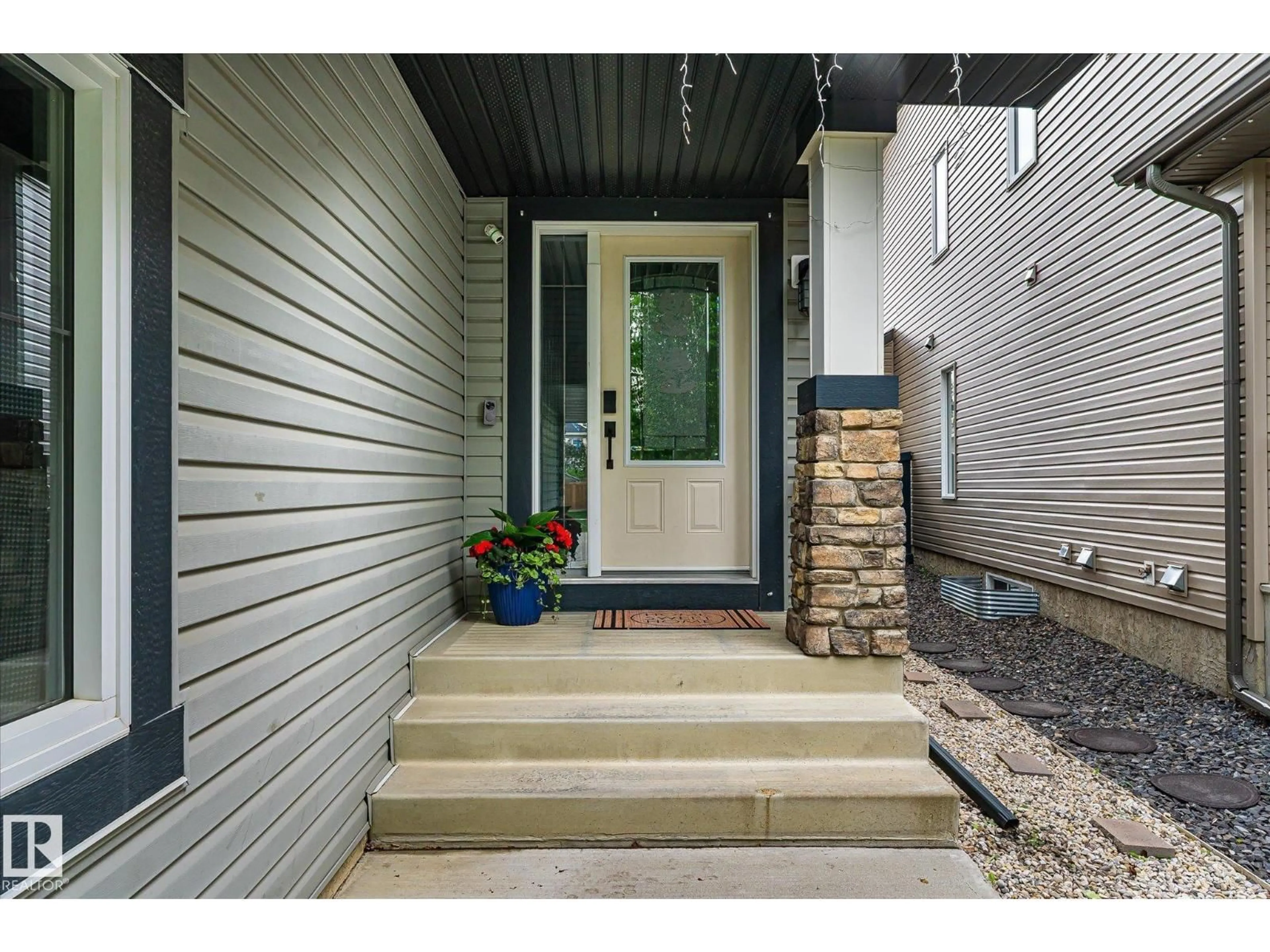 Indoor entryway for 3685 WESTCLIFF WY, Edmonton Alberta T6W2T1
