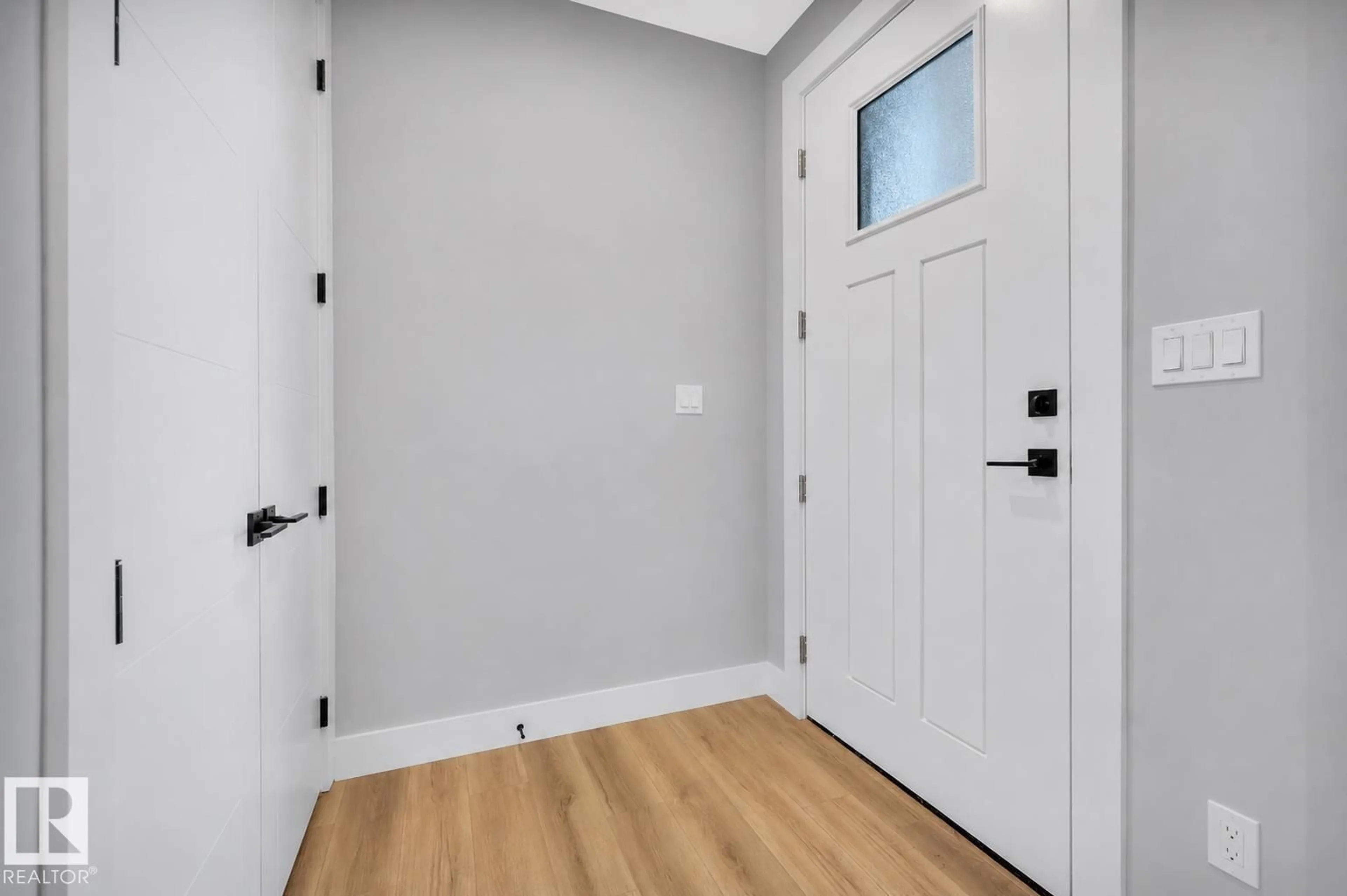 Indoor entryway for 3198 GRANVILLE DR, Edmonton Alberta T8L0G6