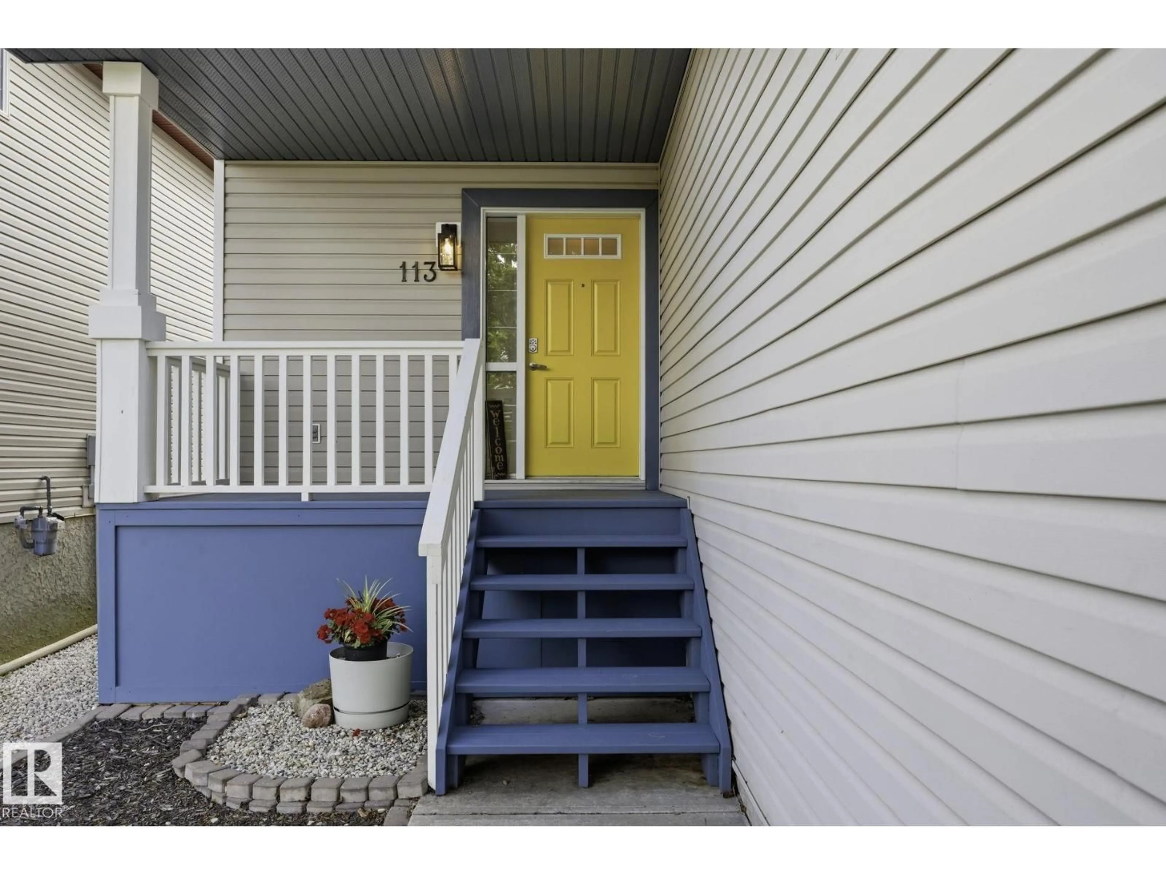 Indoor entryway for 113 DOUGLAS LN, Leduc Alberta T9E0E4