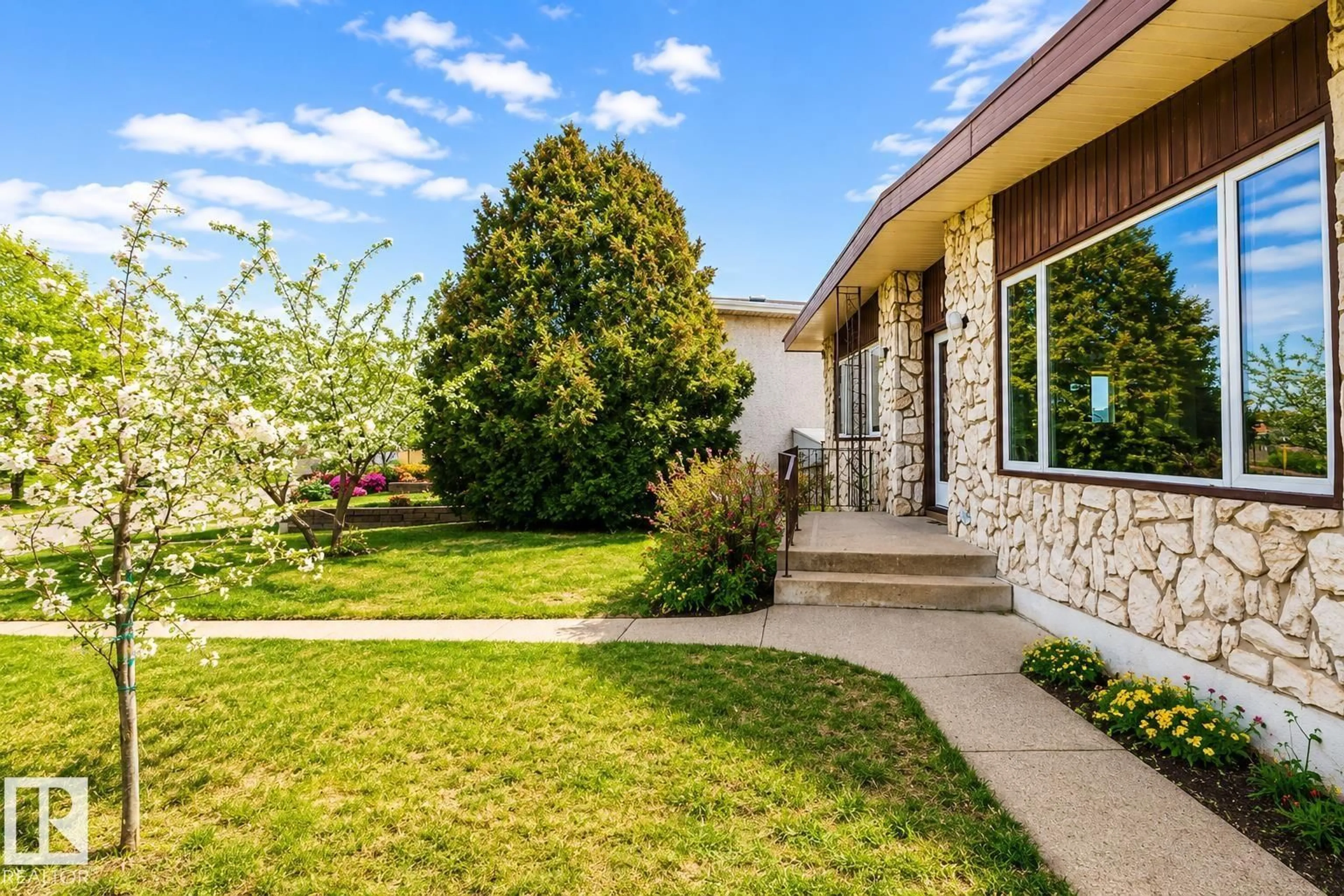 Unknown for 14916 94 ST, Edmonton Alberta T5E3W6