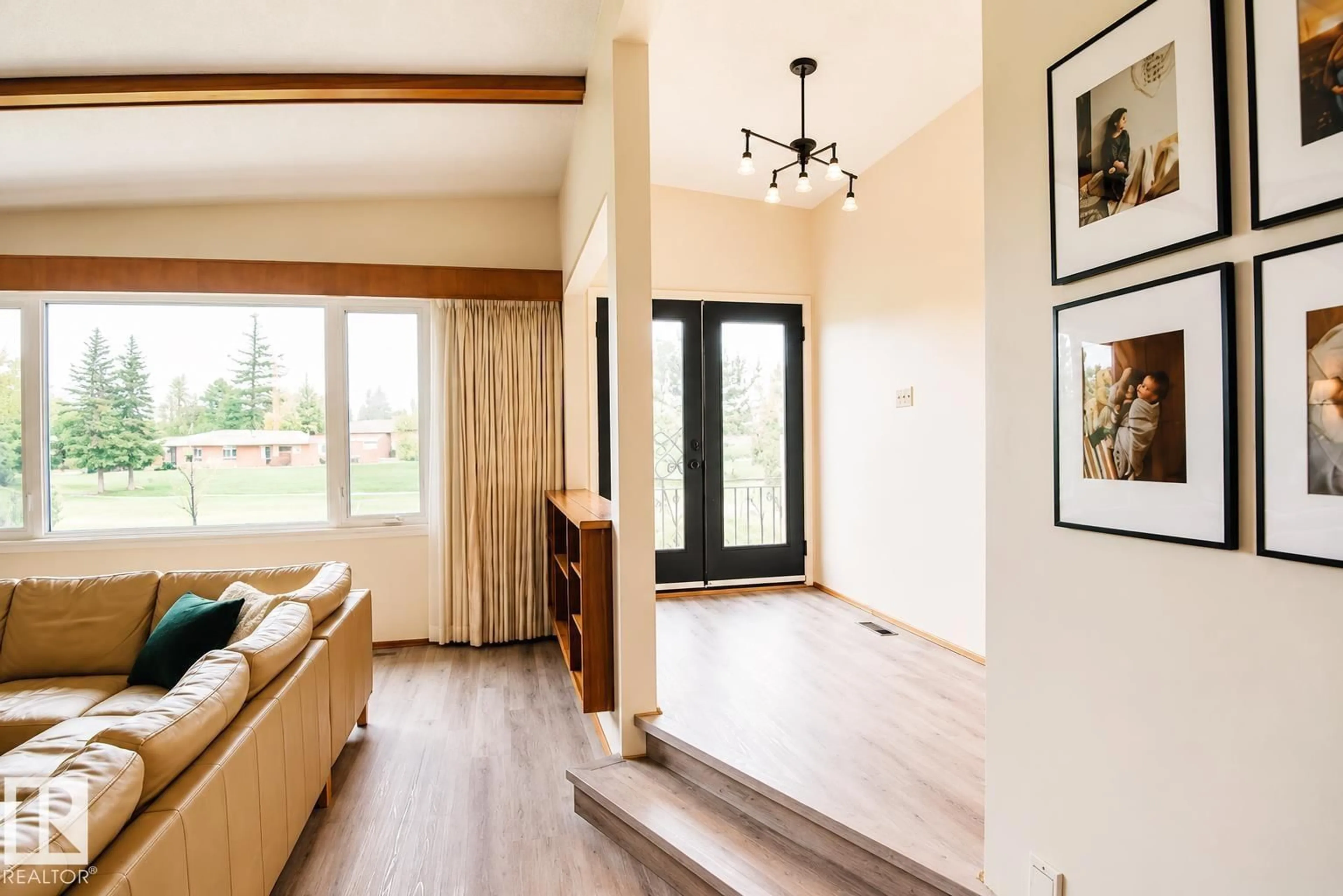 Indoor foyer for 14916 94 ST, Edmonton Alberta T5E3W6