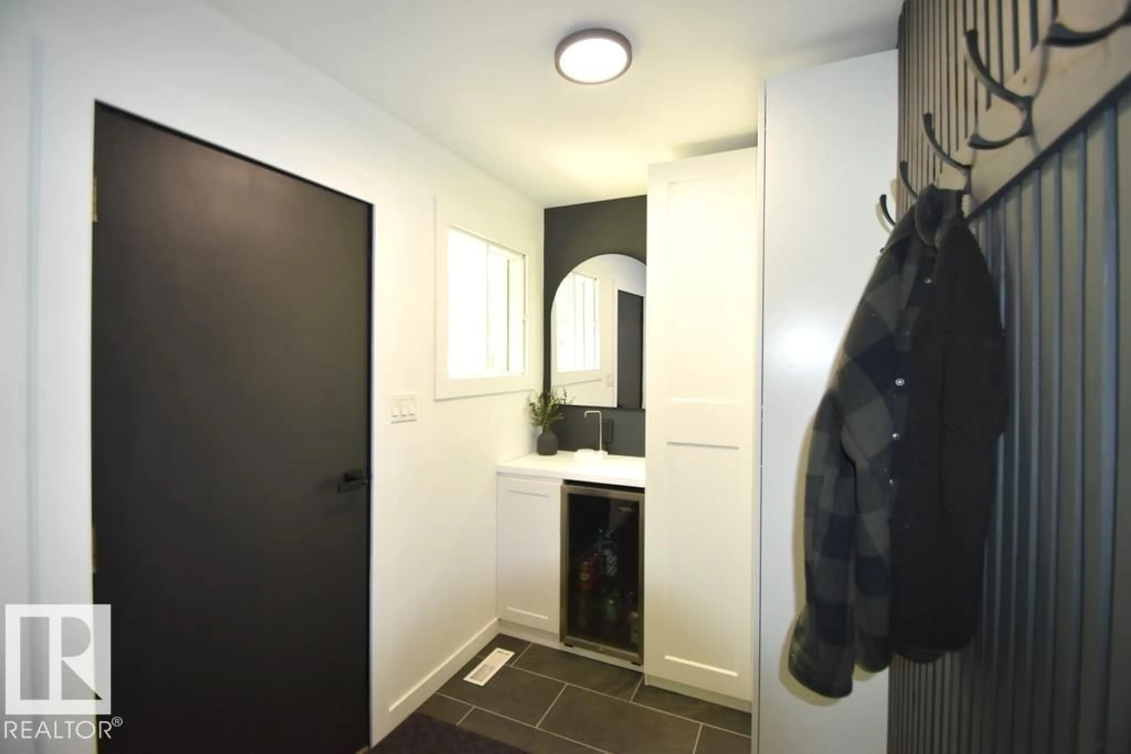 Indoor entryway for 415 SUNSET ROAD, Rural Athabasca County Alberta T0A0M0