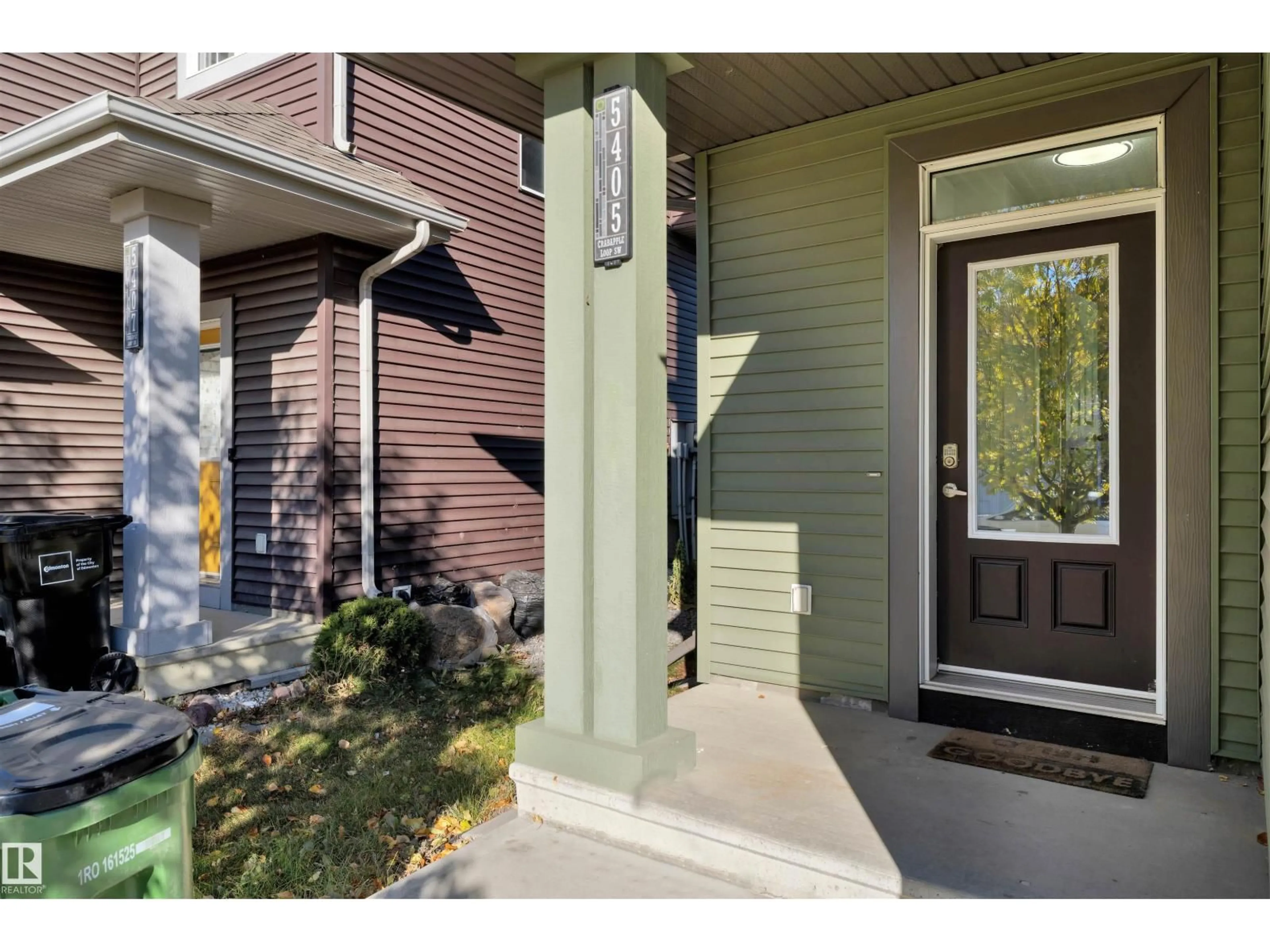 Indoor entryway for 5405 CRABAPPLE LO, Edmonton Alberta T6X1S5