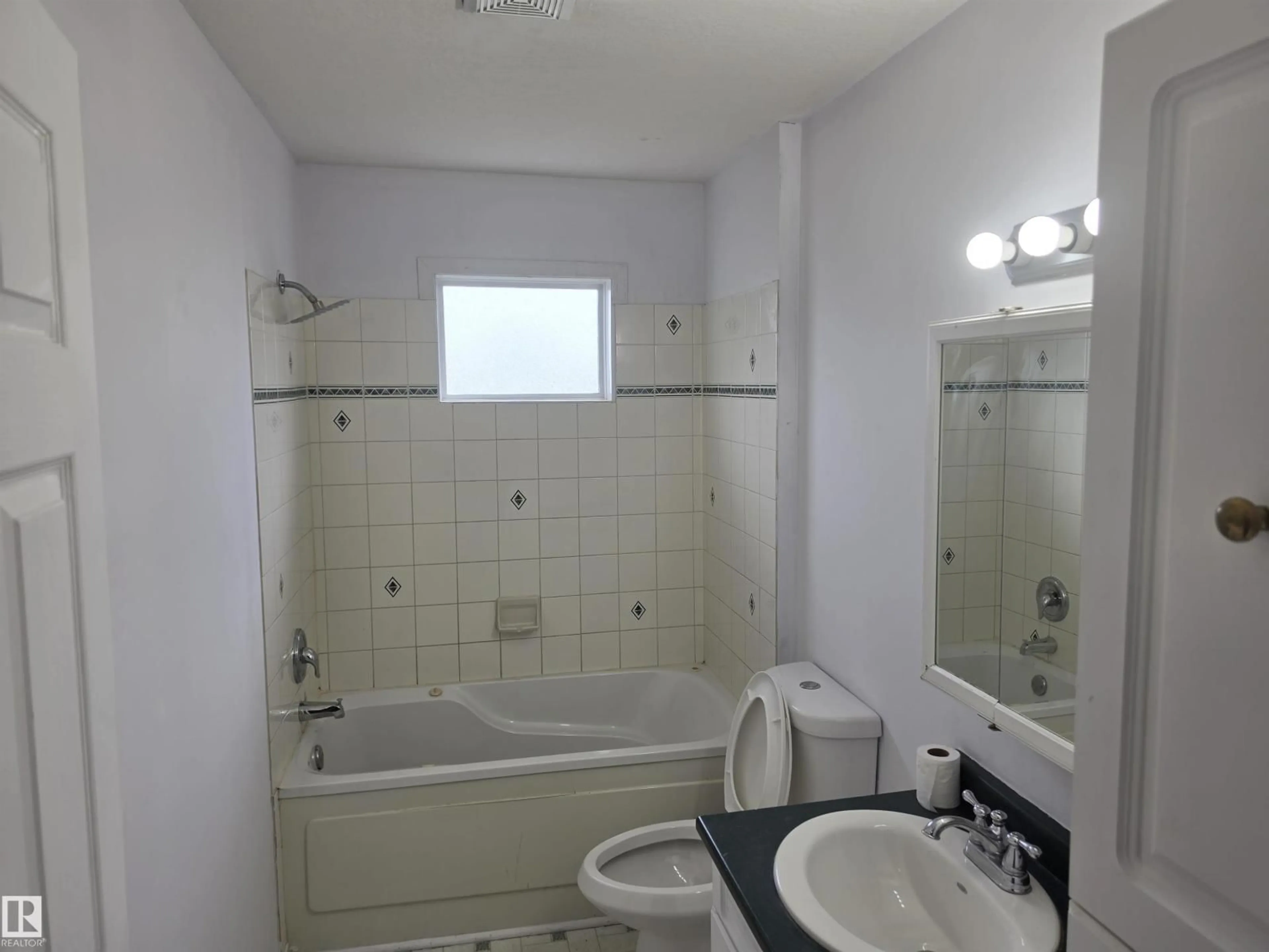 Standard bathroom, ceramic/tile floor for 4923 51 AV, Mundare Alberta T0B3H0