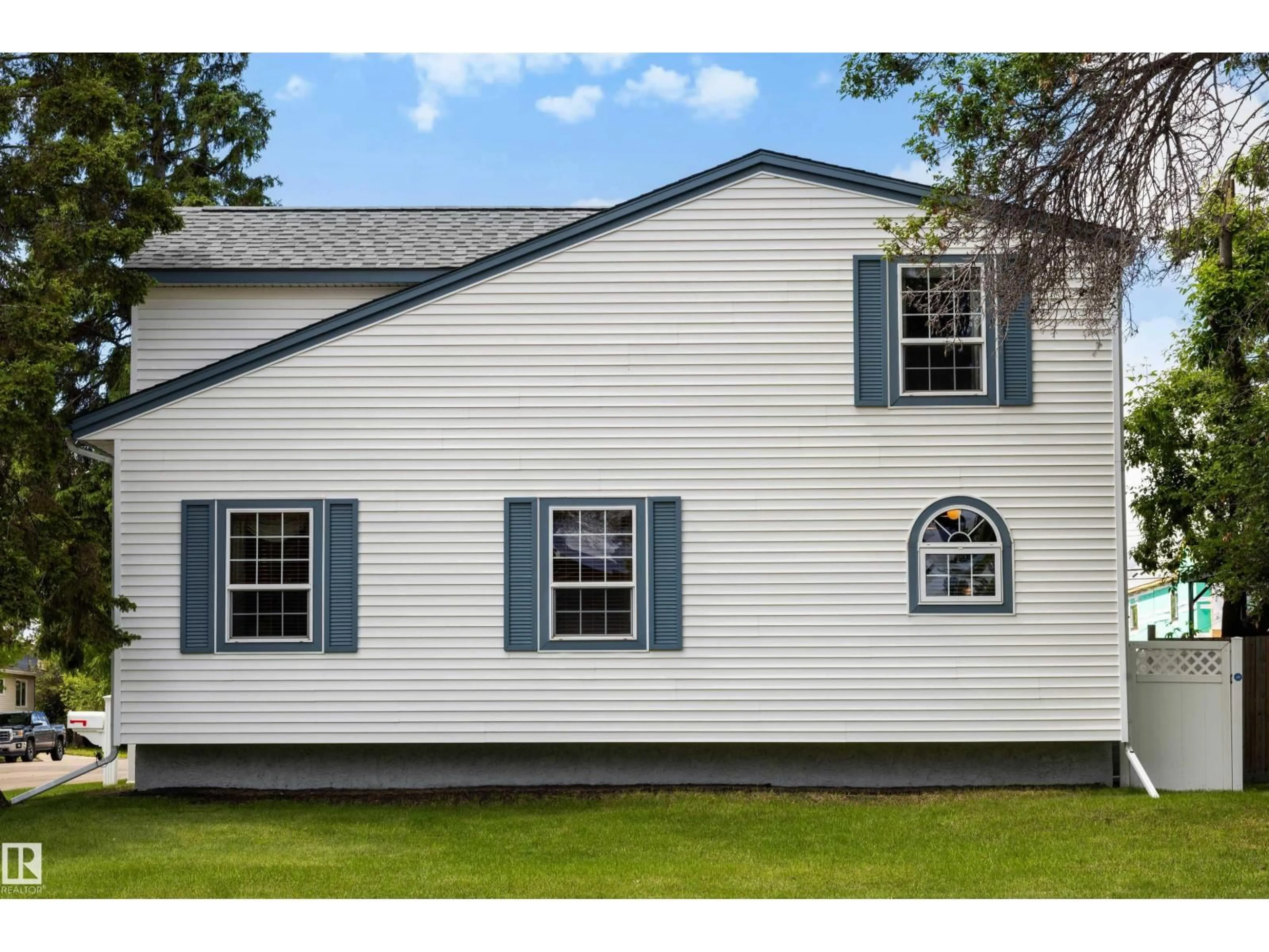 Home with vinyl exterior material, building for 15310 108 AV, Edmonton Alberta T5P1A2