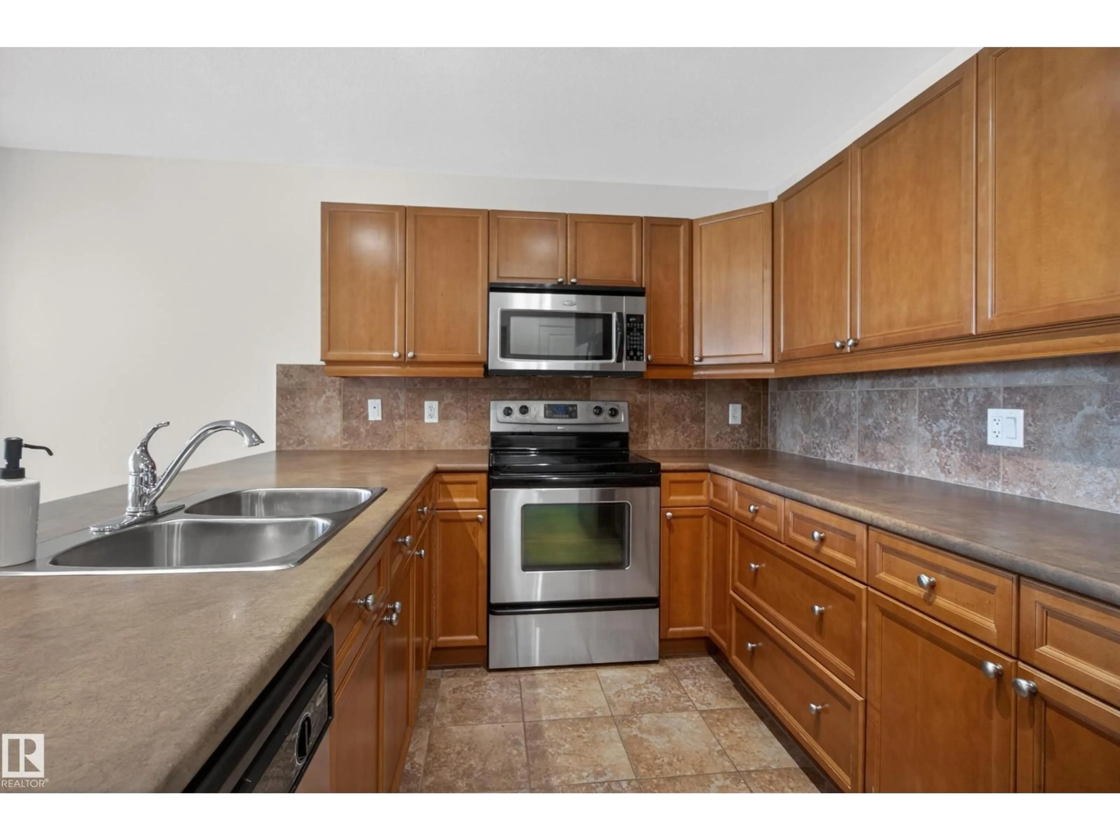 Standard kitchen, unknown for 237 400 PALISADES WAY, Sherwood Park Alberta T5H0H4