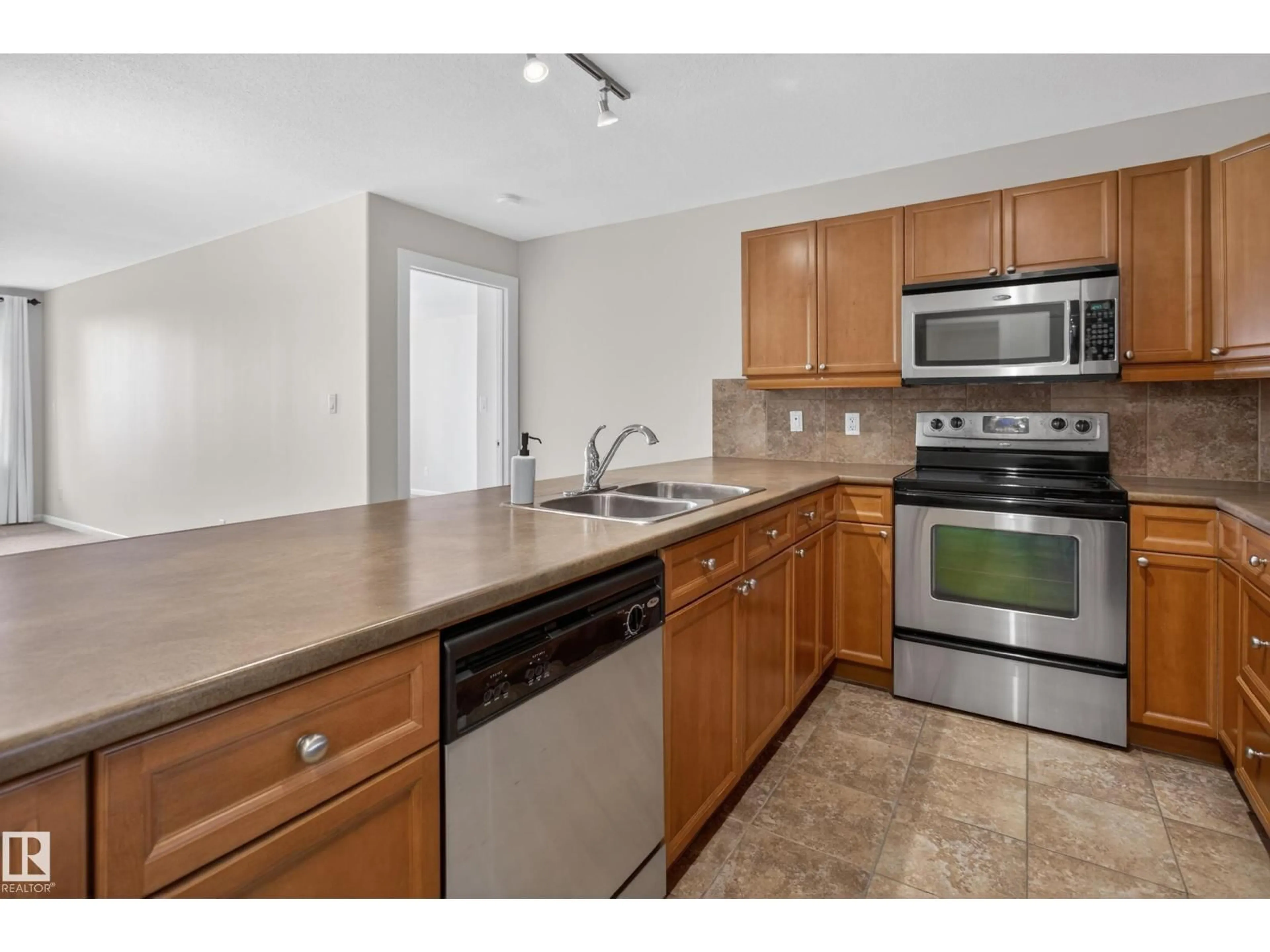Standard kitchen, unknown for 237 400 PALISADES WAY, Sherwood Park Alberta T5H0H4