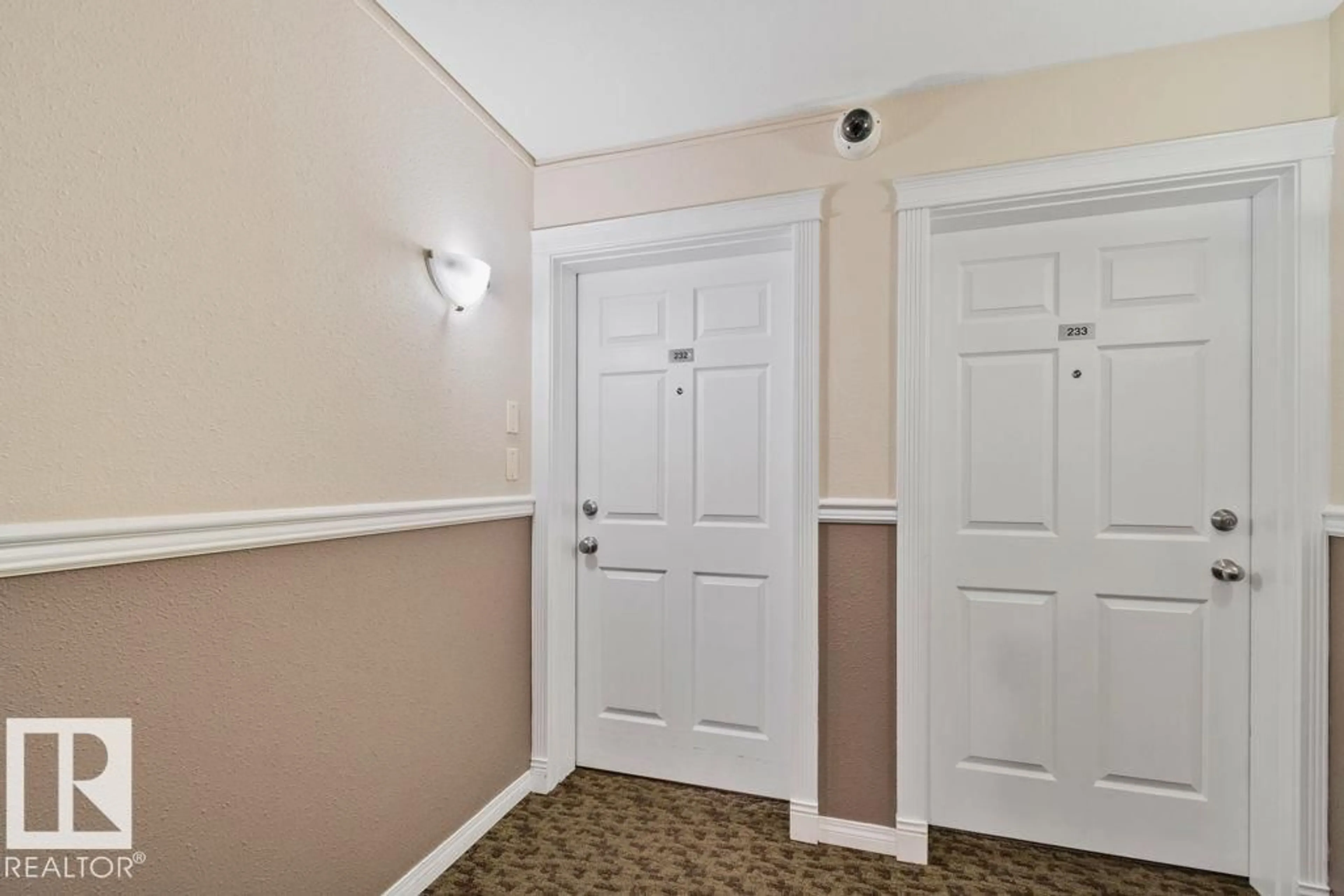 Indoor foyer for 232 - 4309 33 ST, Stony Plain Alberta T7Z0C4