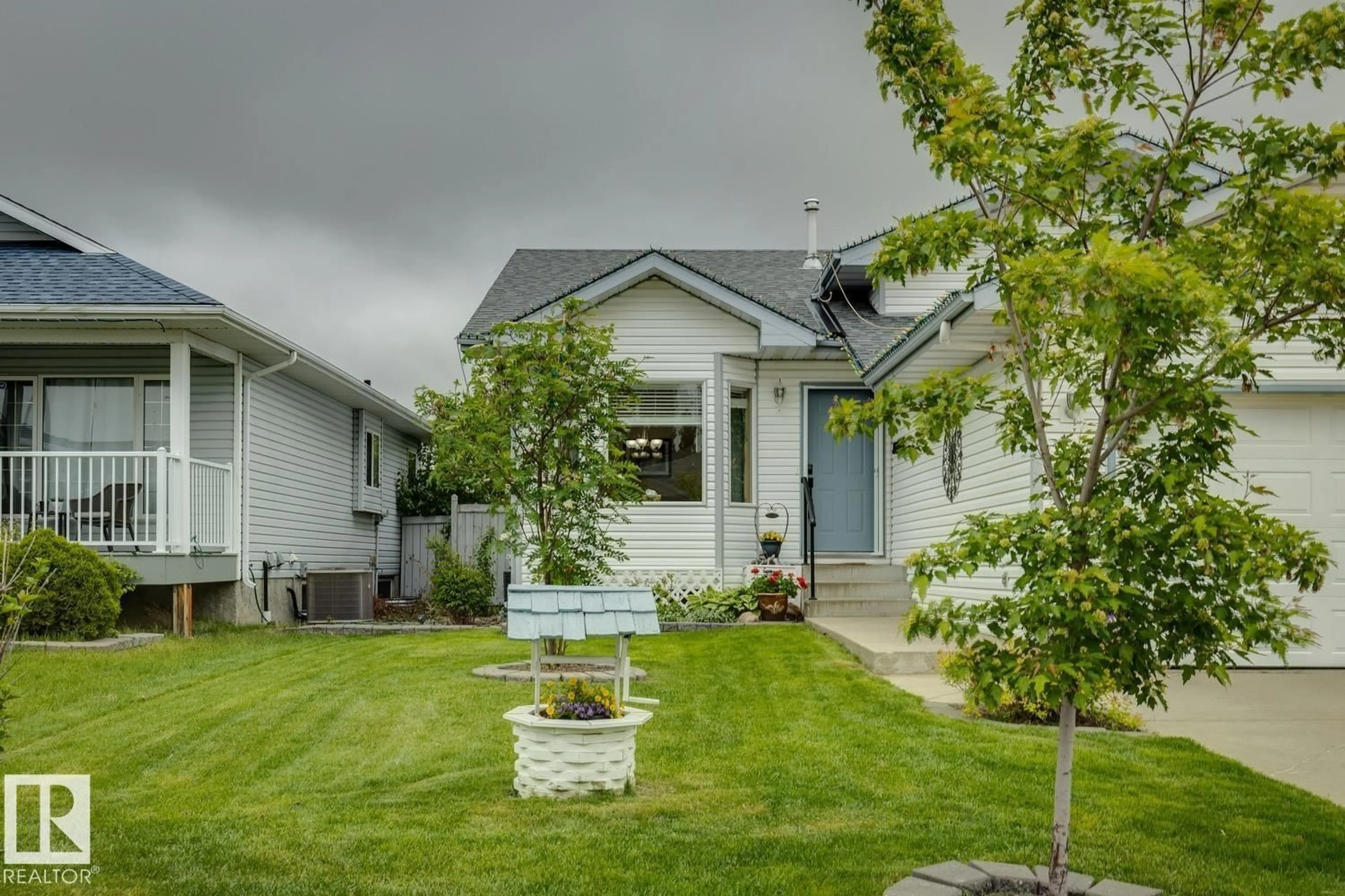 Home with vinyl exterior material, street for 3623 30 ST, Edmonton Alberta T6T1K3