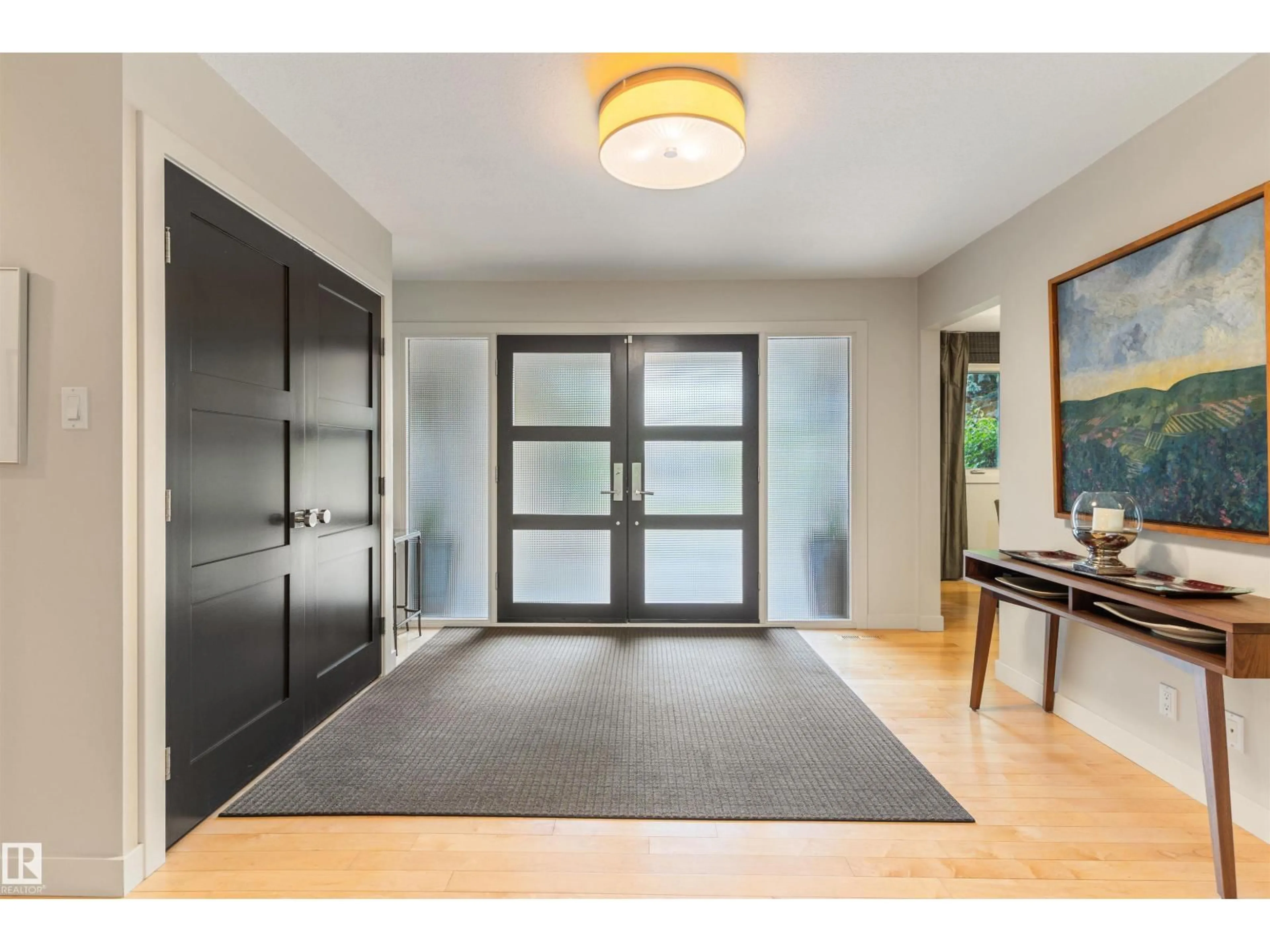 Indoor entryway for 16 QUESNELL RD, Edmonton Alberta T5R5N2