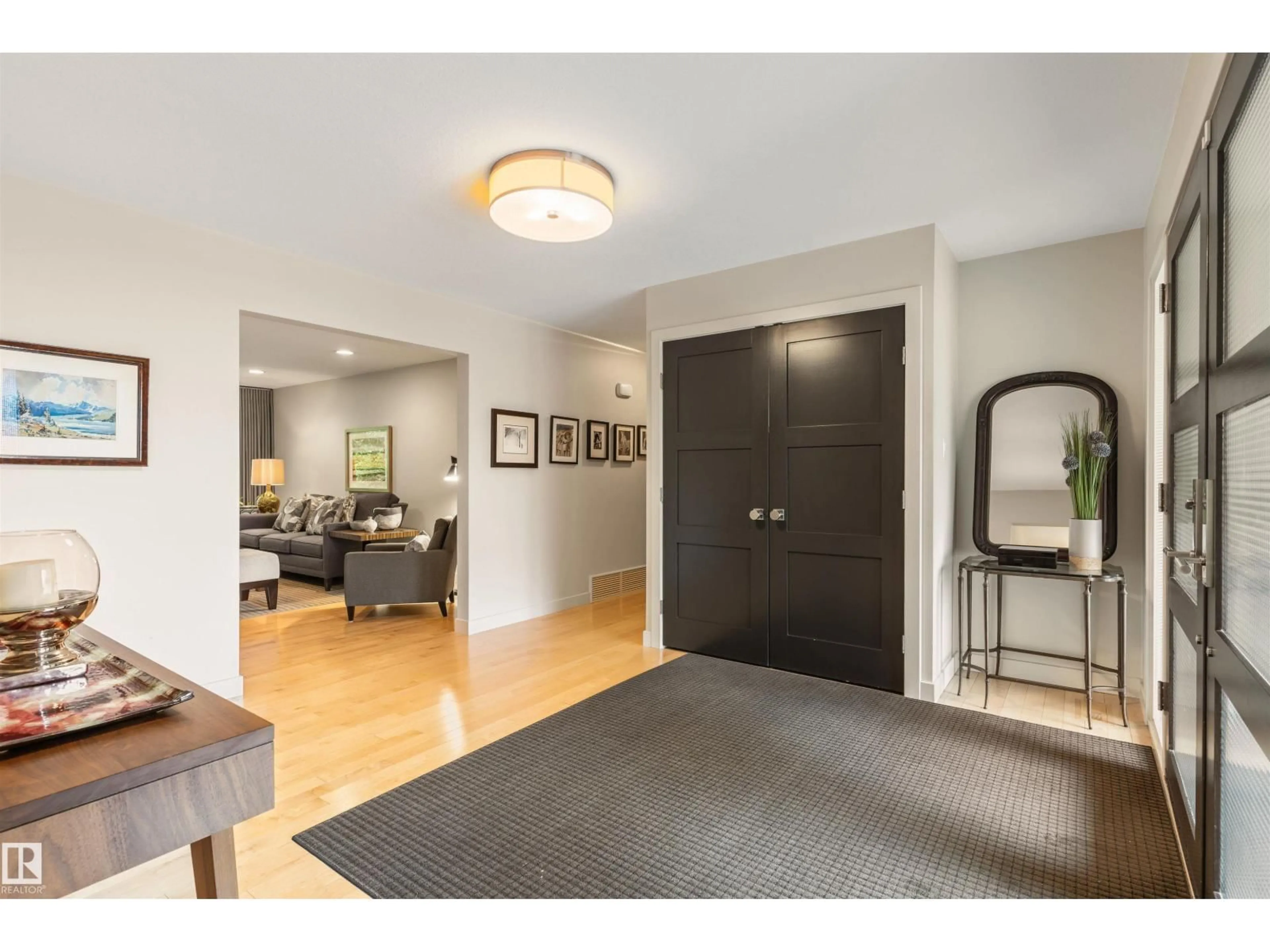 Indoor entryway for 16 QUESNELL RD, Edmonton Alberta T5R5N2
