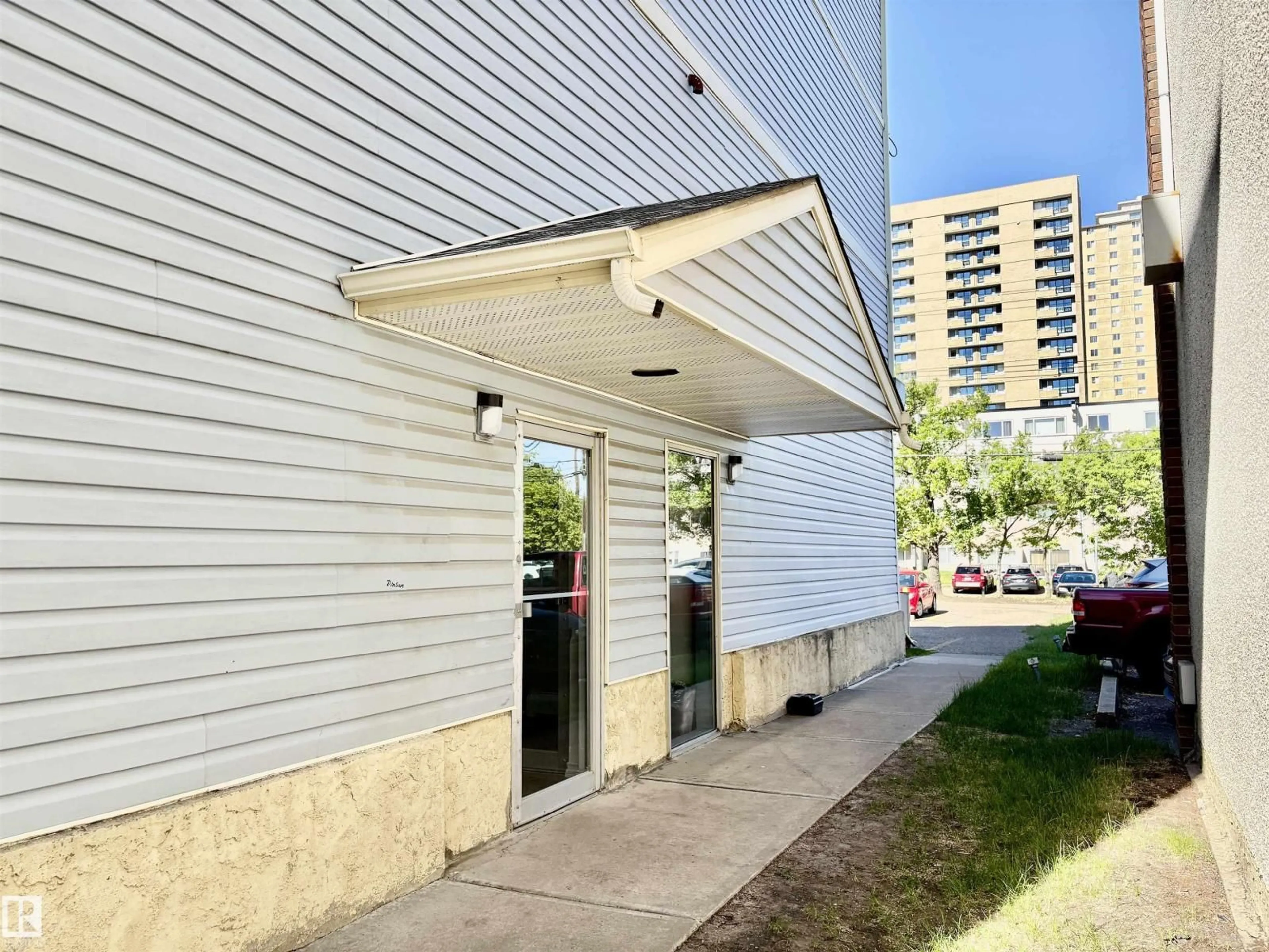 Indoor foyer for #3 - 10324 119 ST NW, Edmonton Alberta T5K1Z6