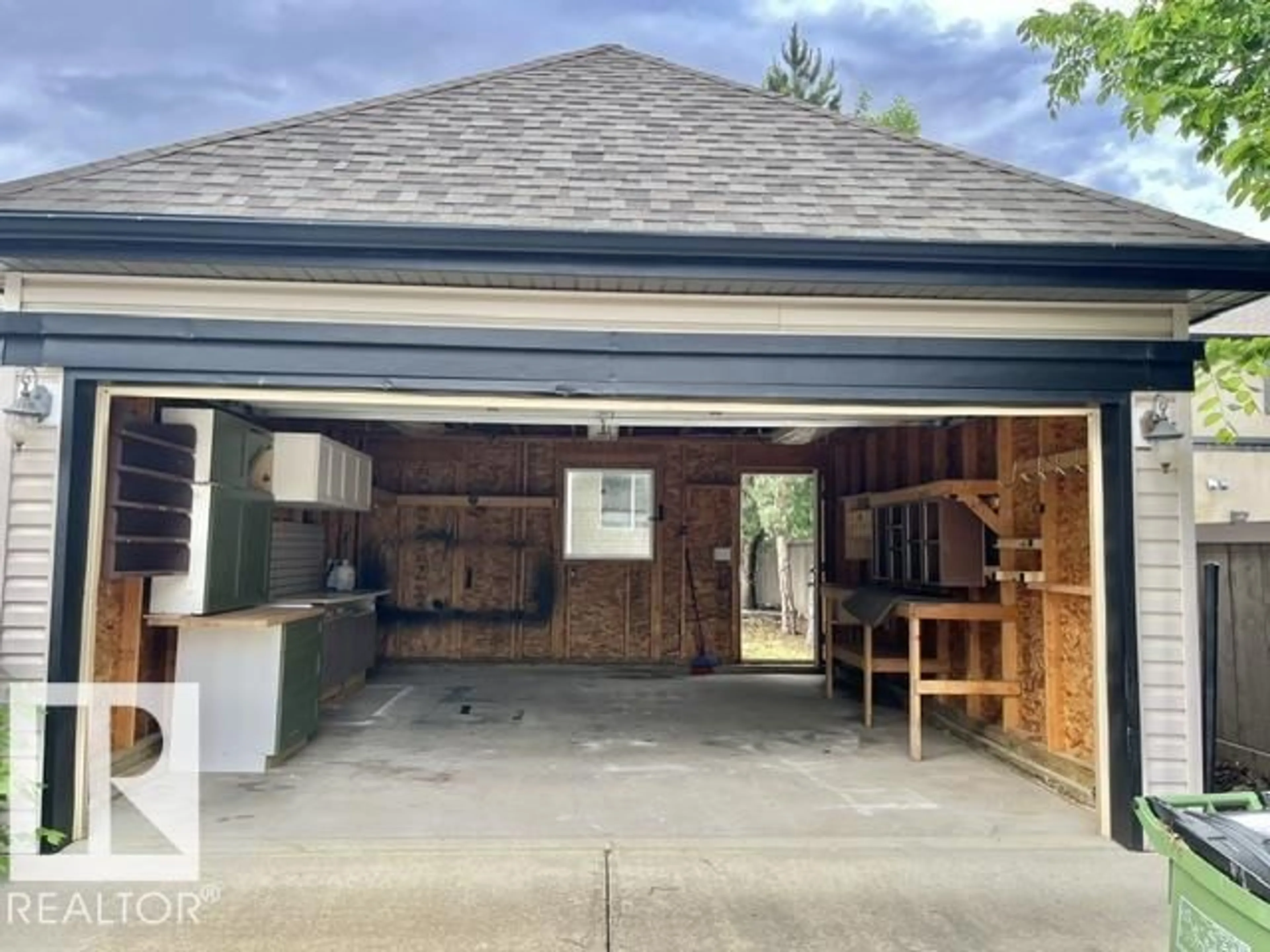 Indoor garage for 5281 TERWILLEGAR BV, Edmonton Alberta T6R0C5