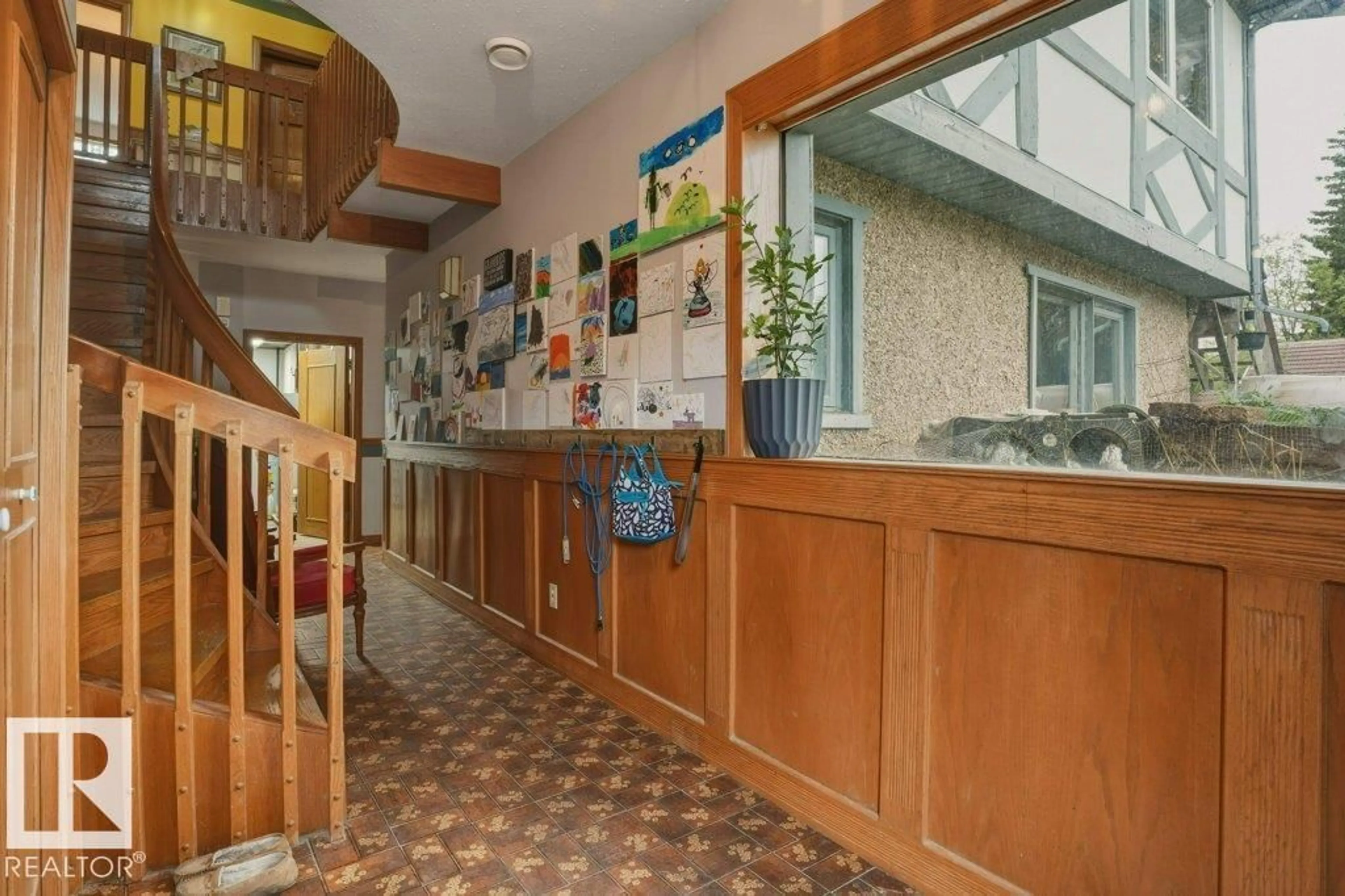 Indoor foyer for 54056 RGE ROAD 211, Rural Strathcona County Alberta T8G2A3