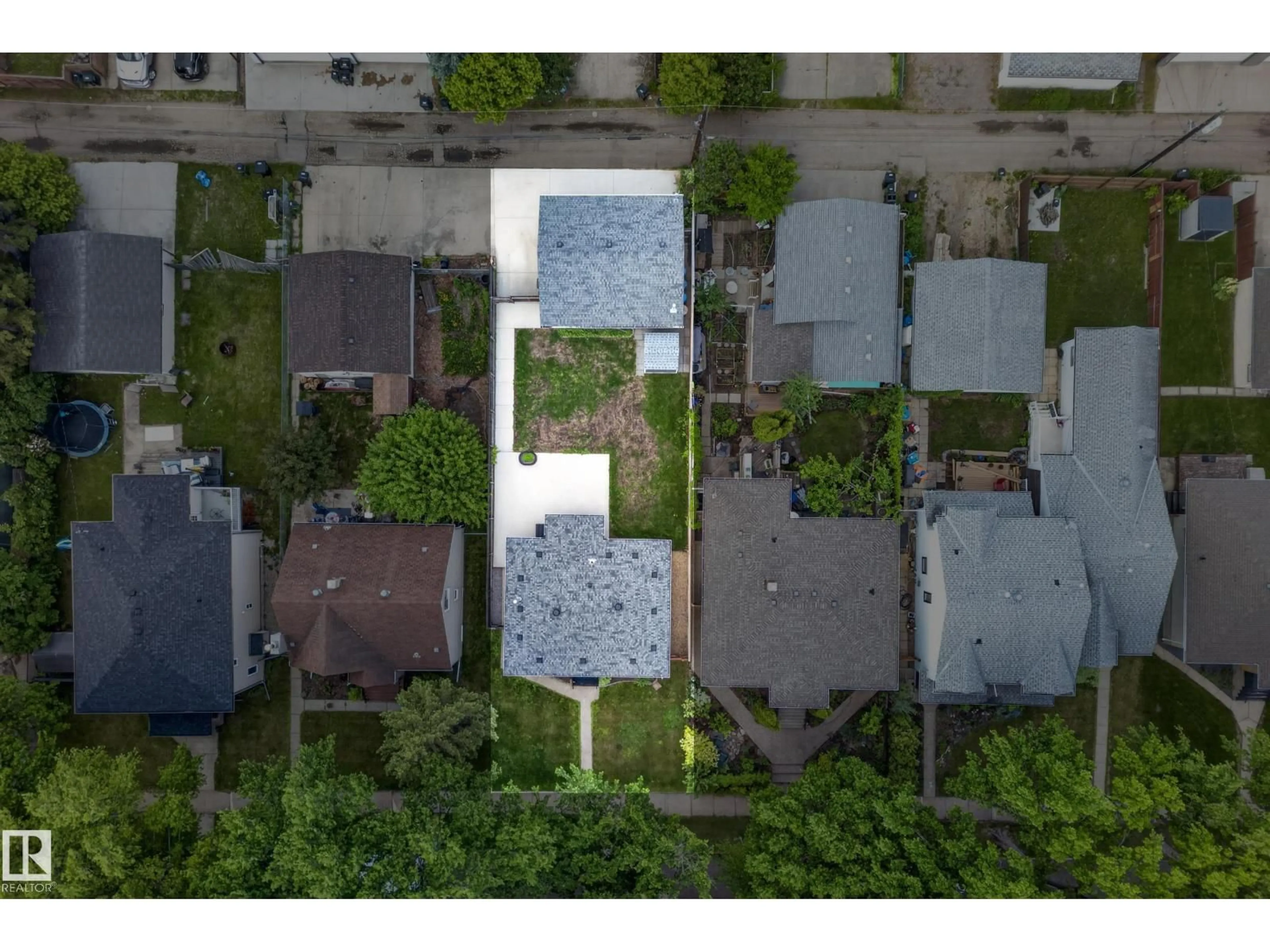 A pic from outside/outdoor area/front of a property/back of a property/a pic from drone, street for 10316 77 ST, Edmonton Alberta T6A3C3