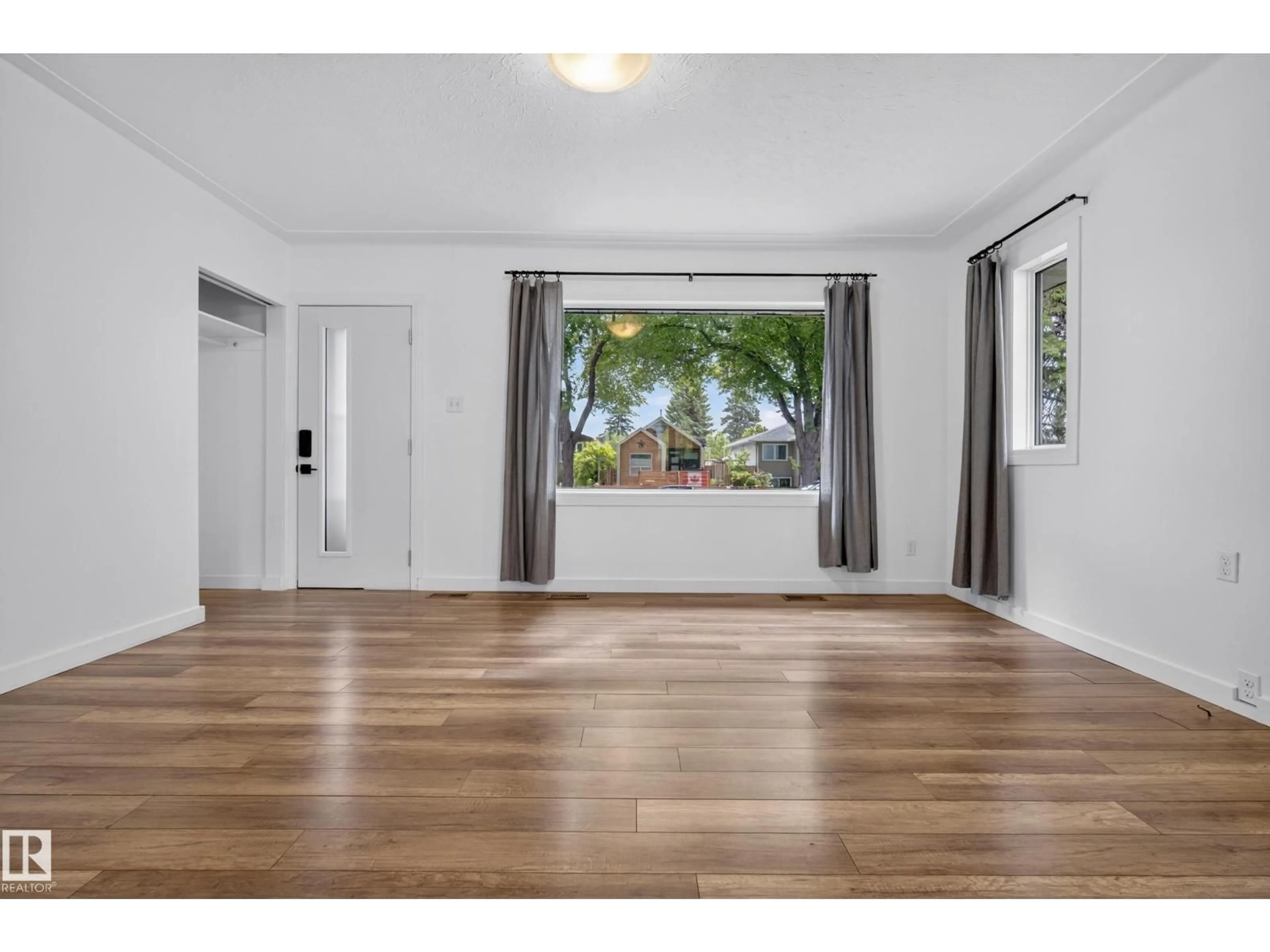 A pic of a room for 10316 77 ST, Edmonton Alberta T6A3C3