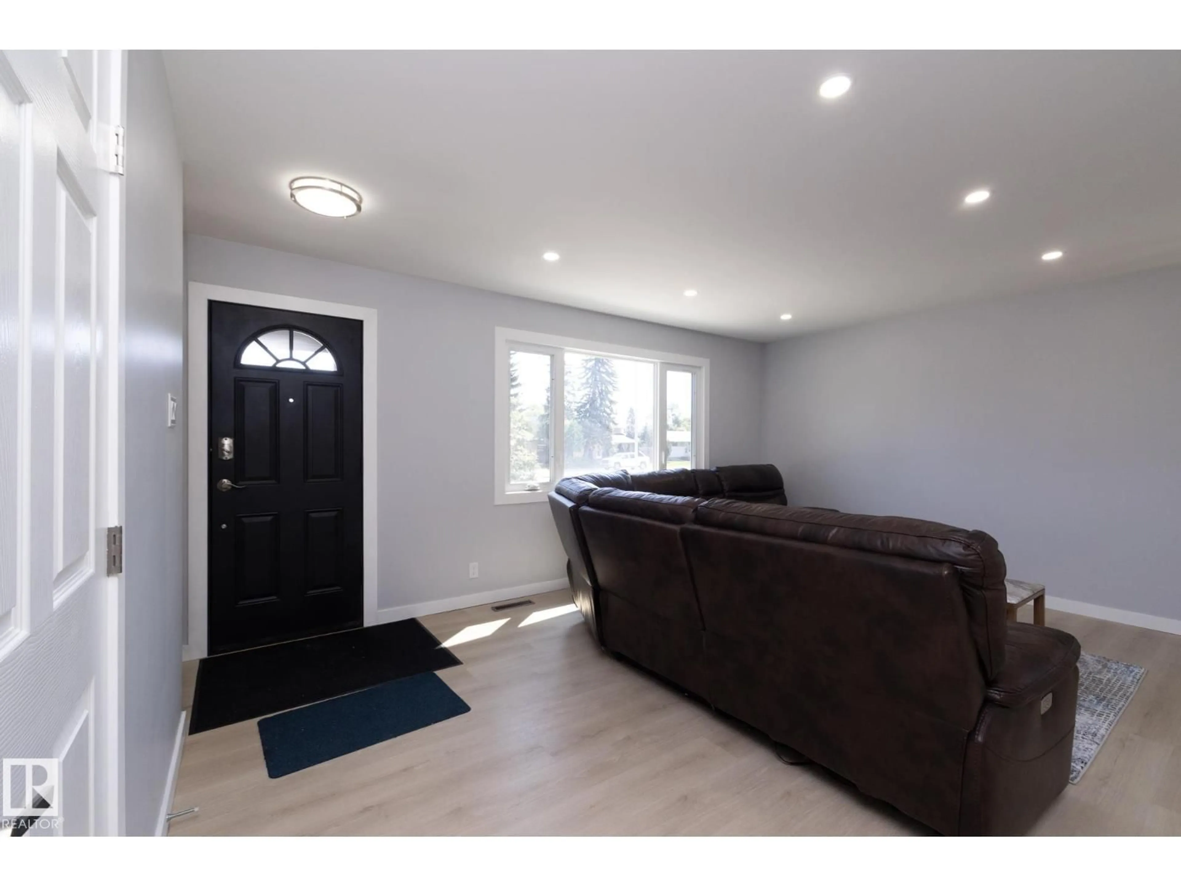Indoor entryway for NW - 8008 159 ST, Edmonton Alberta T5R2E4