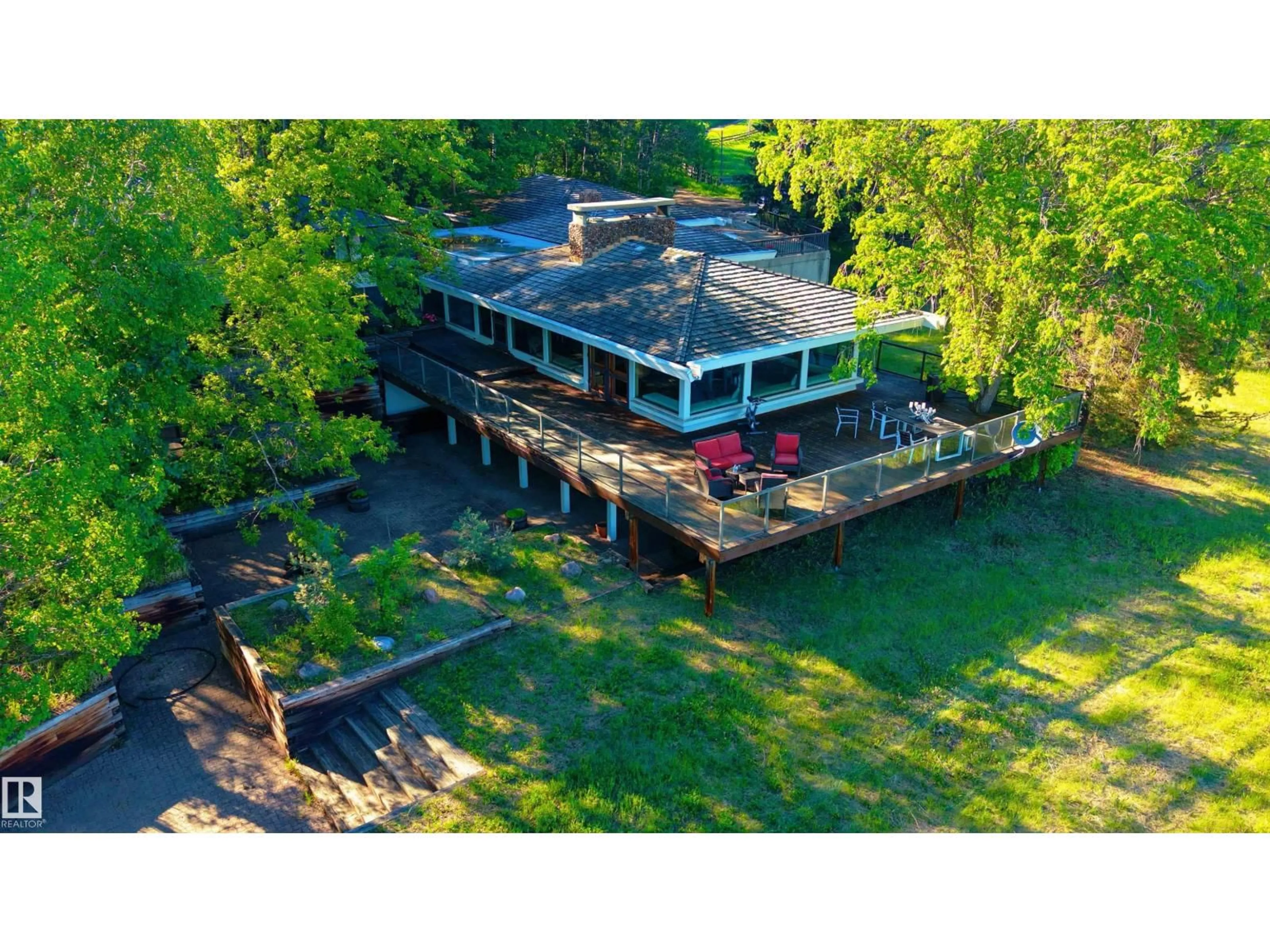 A pic from outside/outdoor area/front of a property/back of a property/a pic from drone, building for SW - 20211 9 AV, Edmonton Alberta T6M2N9