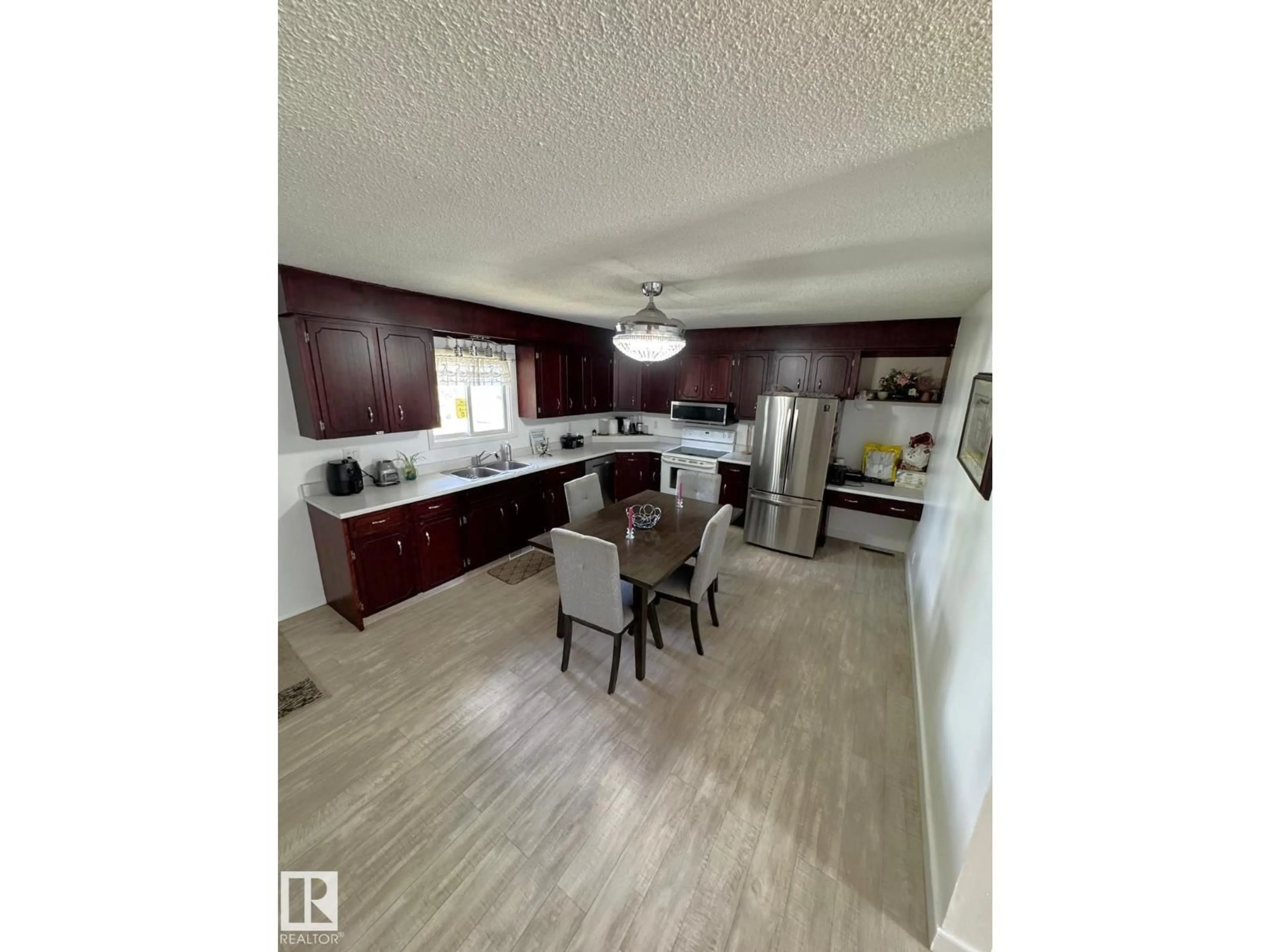 Open concept kitchen, unknown for 5093 45 ST, Drayton Valley Alberta T7A1C2