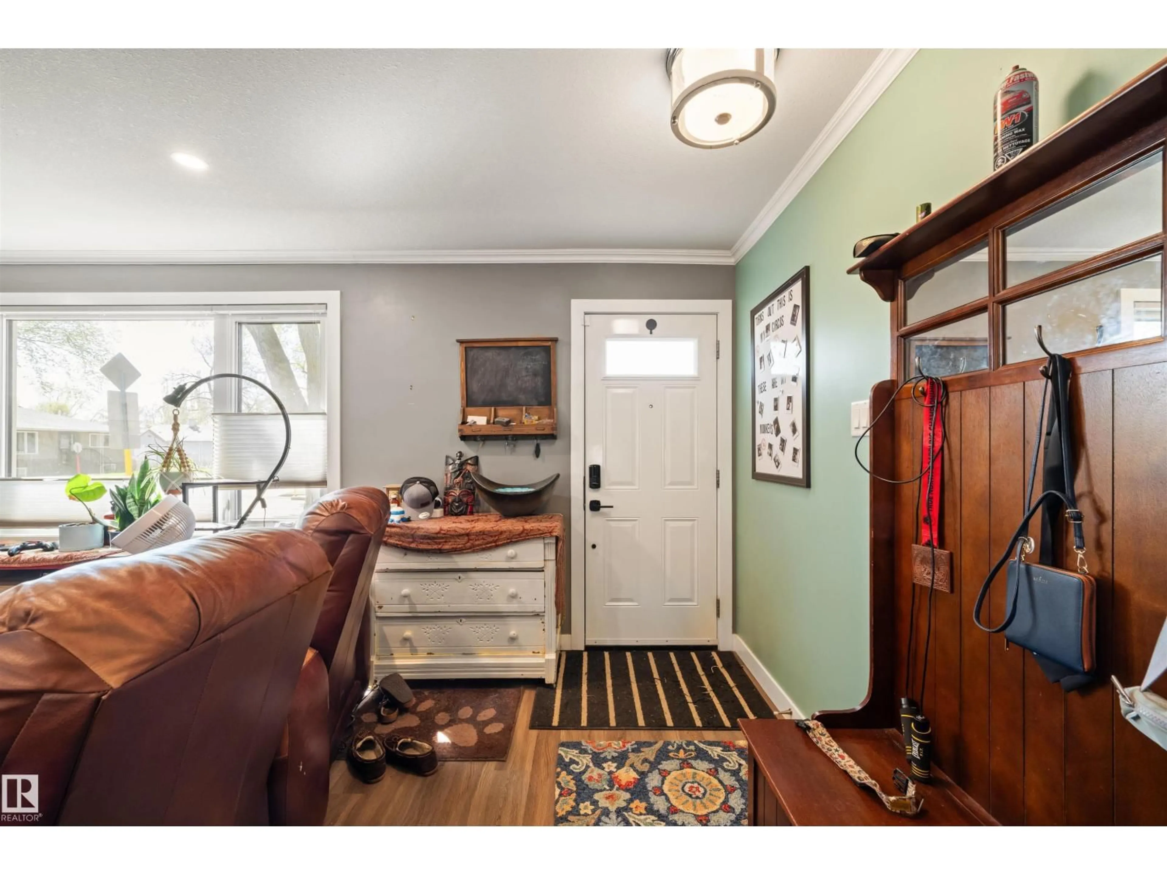 Indoor entryway for NW - 12002 39 ST, Edmonton Alberta T5W2J8