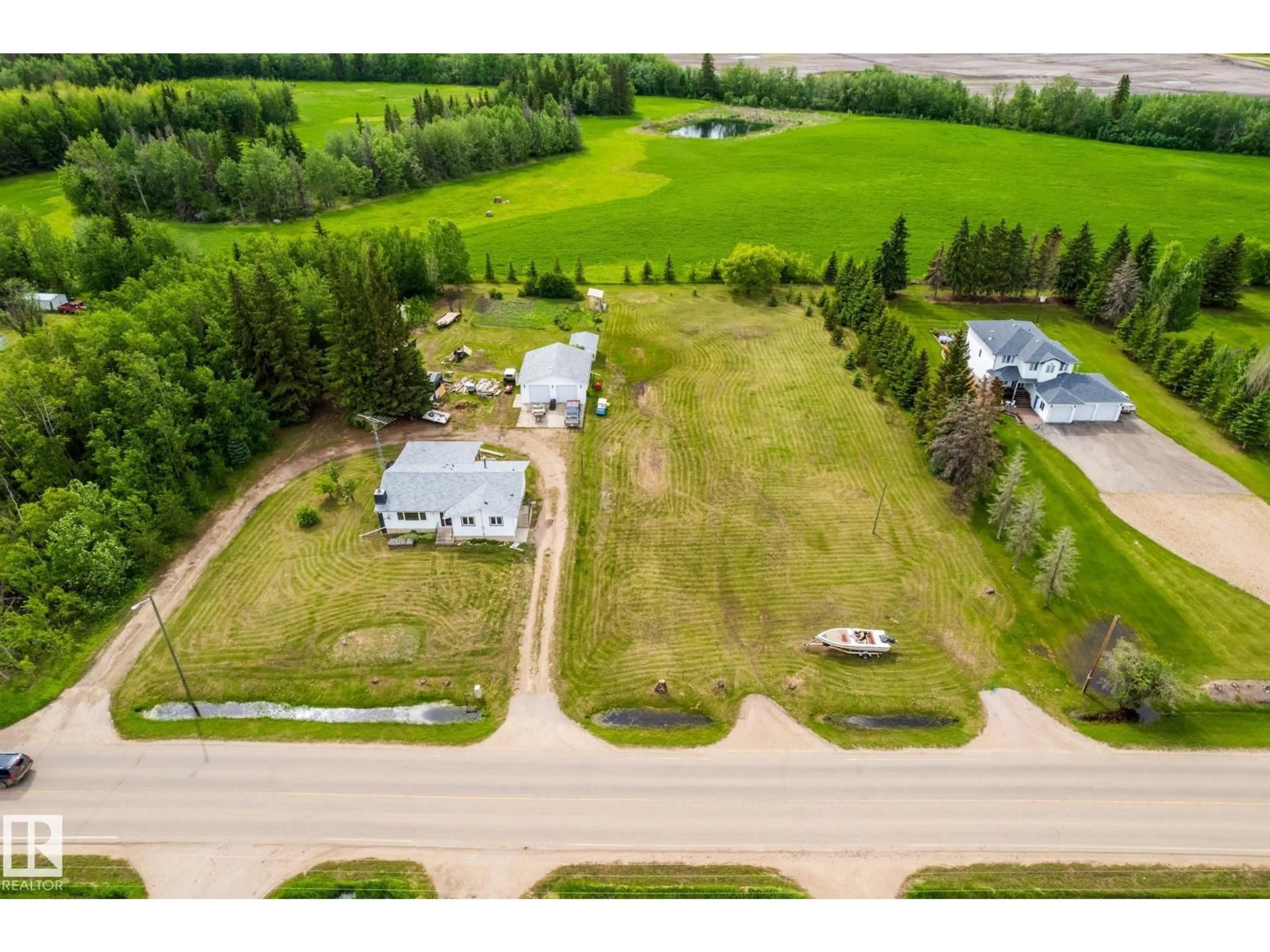 A pic from outside/outdoor area/front of a property/back of a property/a pic from drone, street for 3706 50 ST, Smoky Lake Town Alberta T0A3C0