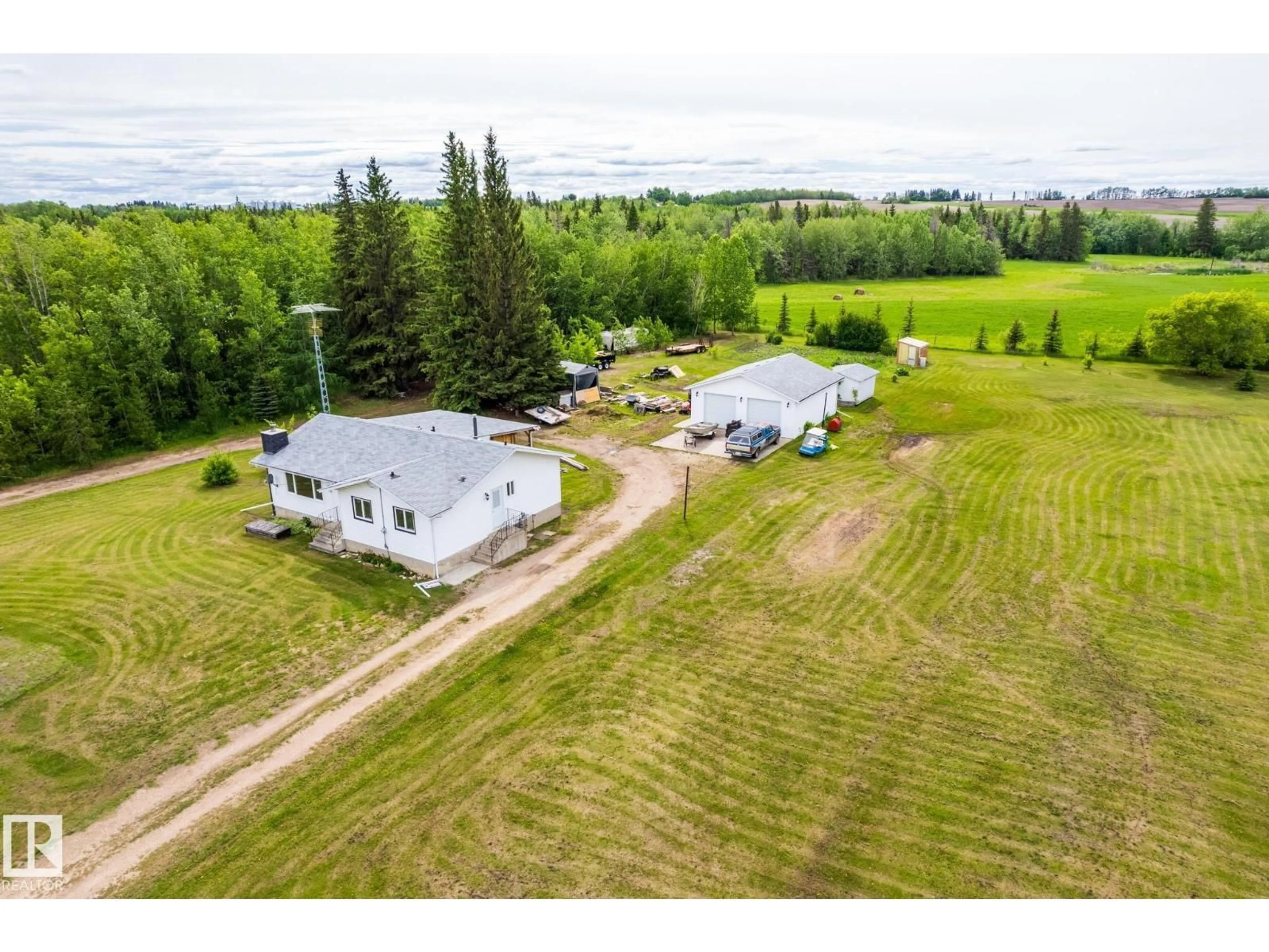 A pic from outside/outdoor area/front of a property/back of a property/a pic from drone, building for 3706 50 ST, Smoky Lake Town Alberta T0A3C0