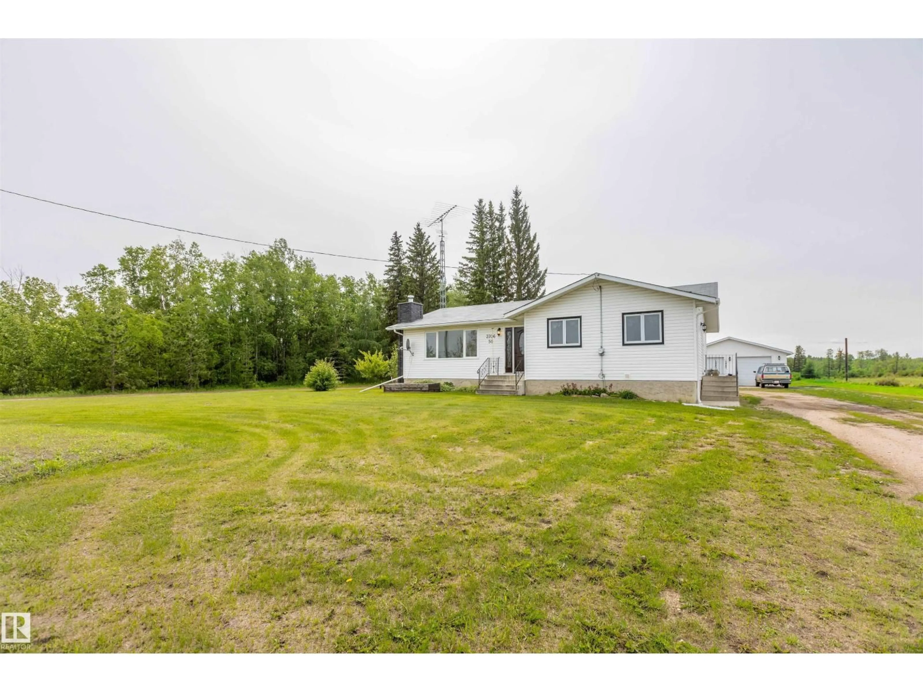 A pic from outside/outdoor area/front of a property/back of a property/a pic from drone, unknown for 3706 50 ST, Smoky Lake Town Alberta T0A3C0