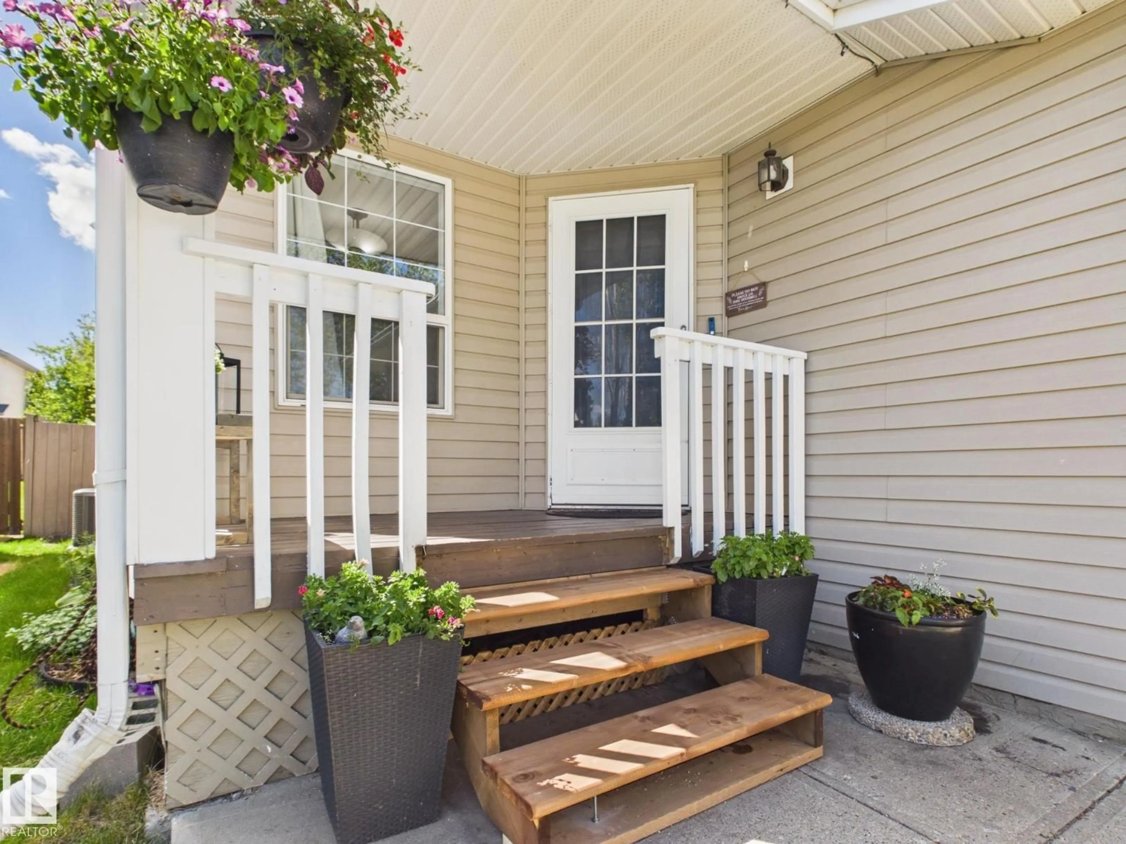 Indoor entryway for 506 BEVINGTON CL, Edmonton Alberta T5T6G3