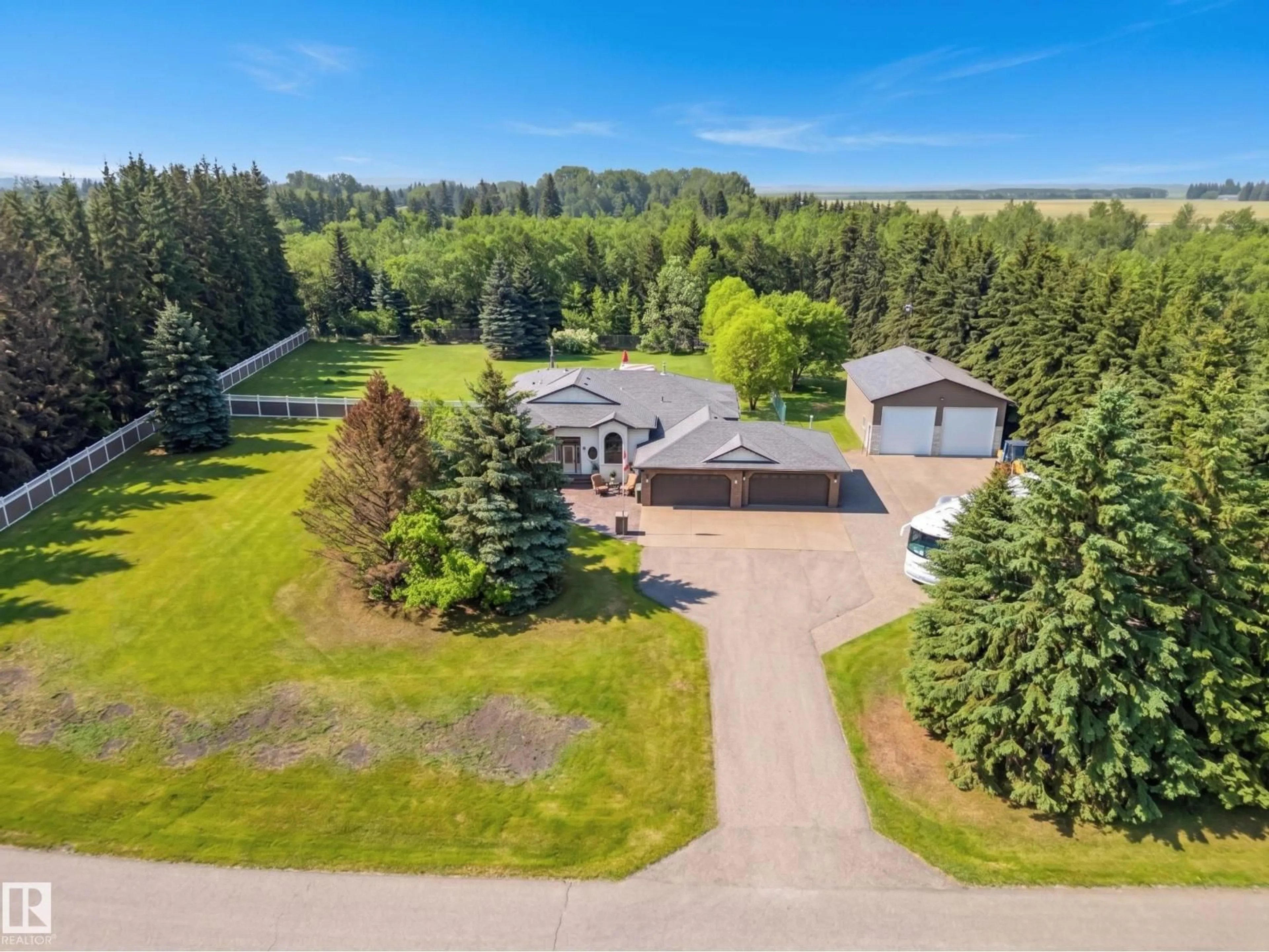 A pic from outside/outdoor area/front of a property/back of a property/a pic from drone, unknown for 55326 RGE ROAD 223, Rural Sturgeon County Alberta T8L5B2
