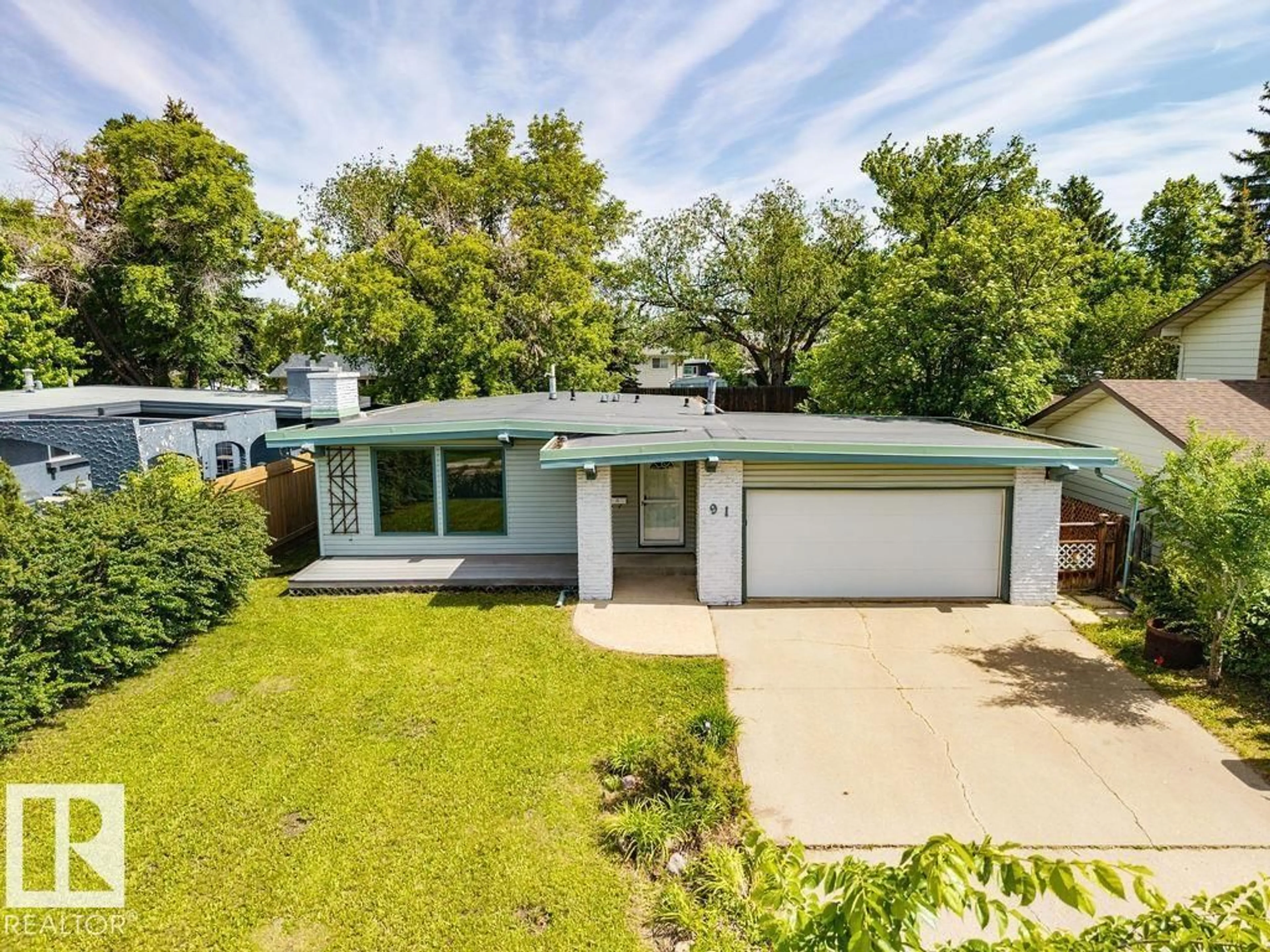 A pic from outside/outdoor area/front of a property/back of a property/a pic from drone, street for 91 MAIN BV, Sherwood Park Alberta T8H2H1