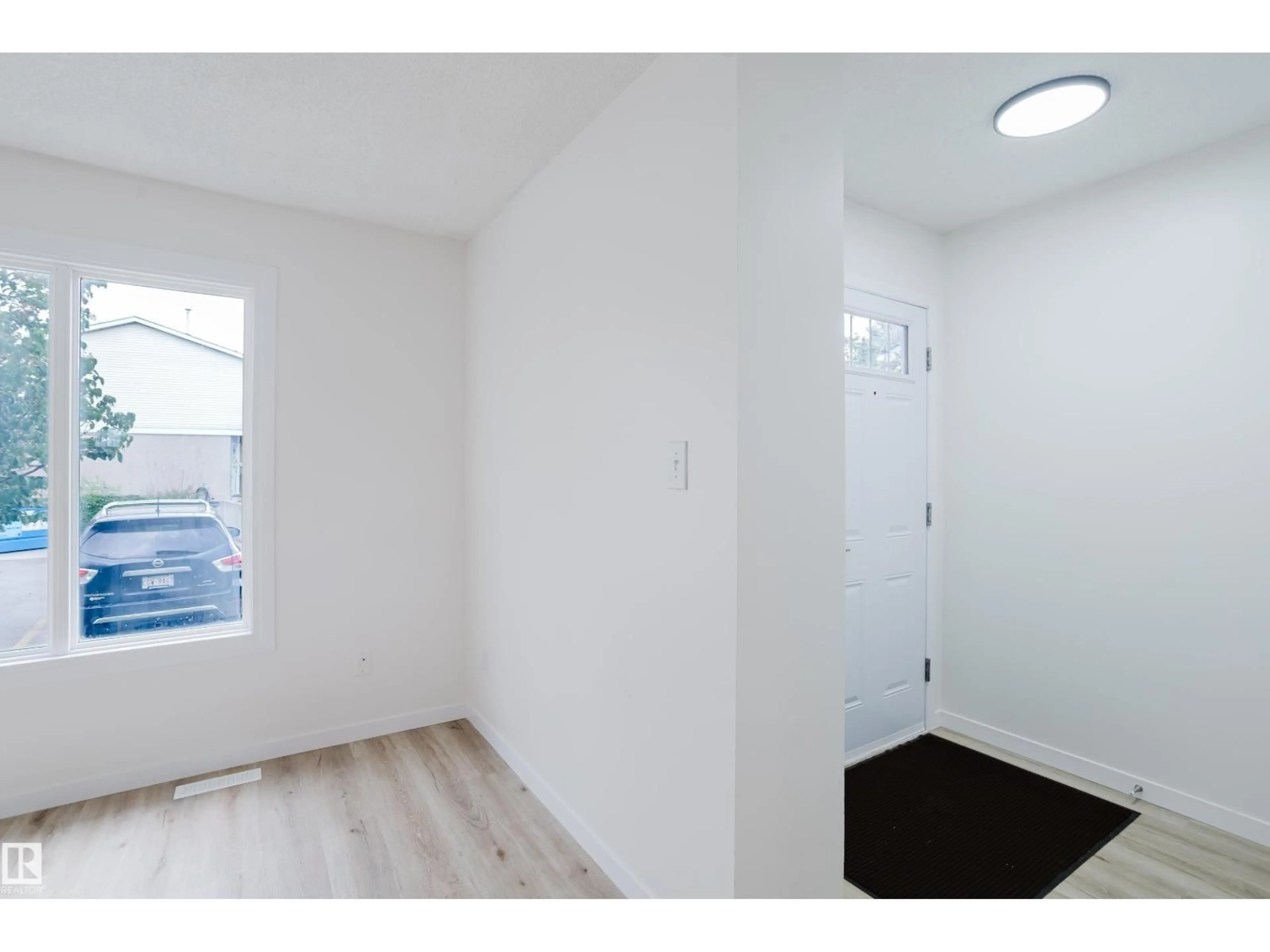 Unknown for 16475 115 ST, Edmonton Alberta T5X5E8
