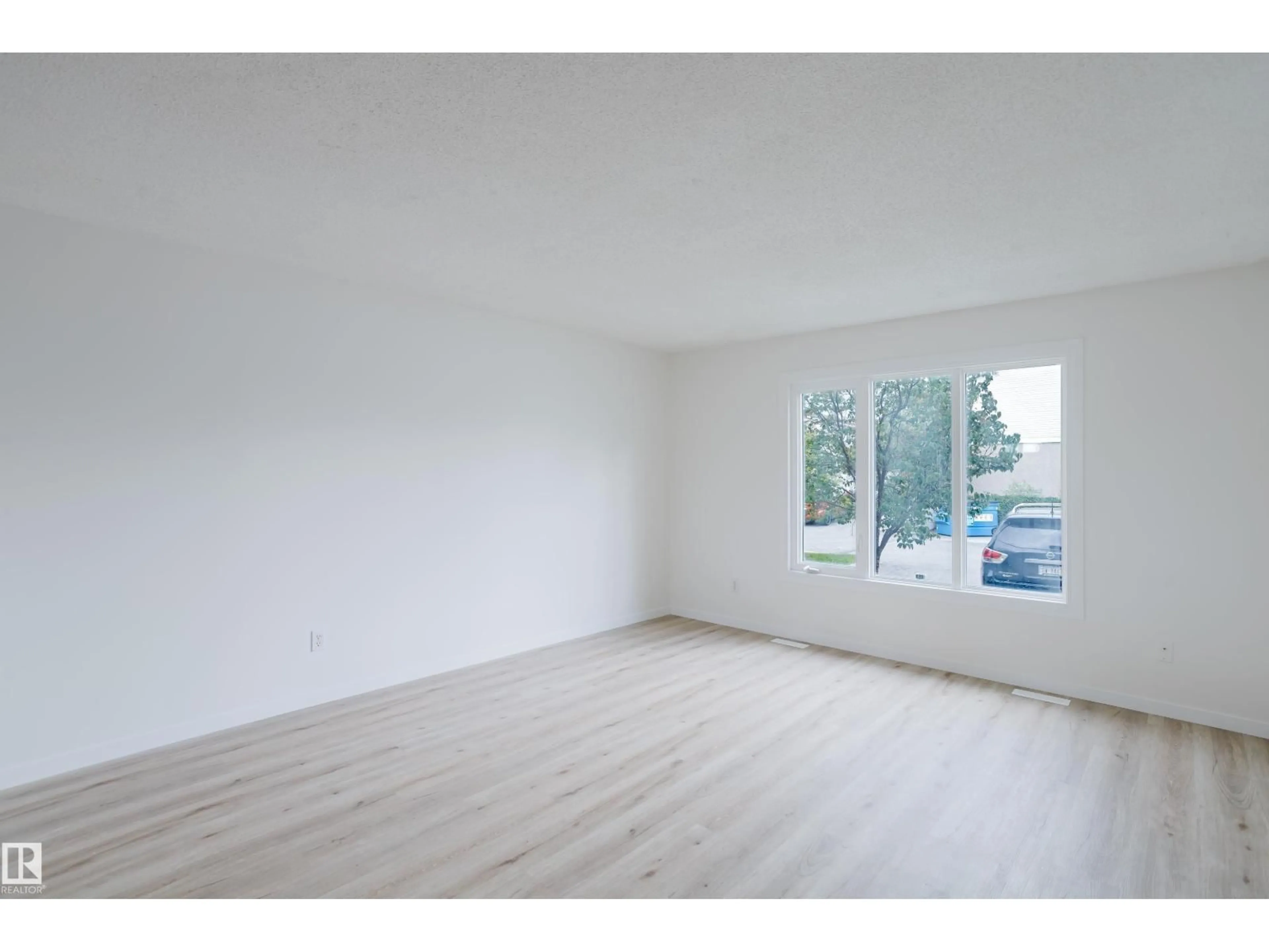 A pic of a room for 16475 115 ST, Edmonton Alberta T5X5E8