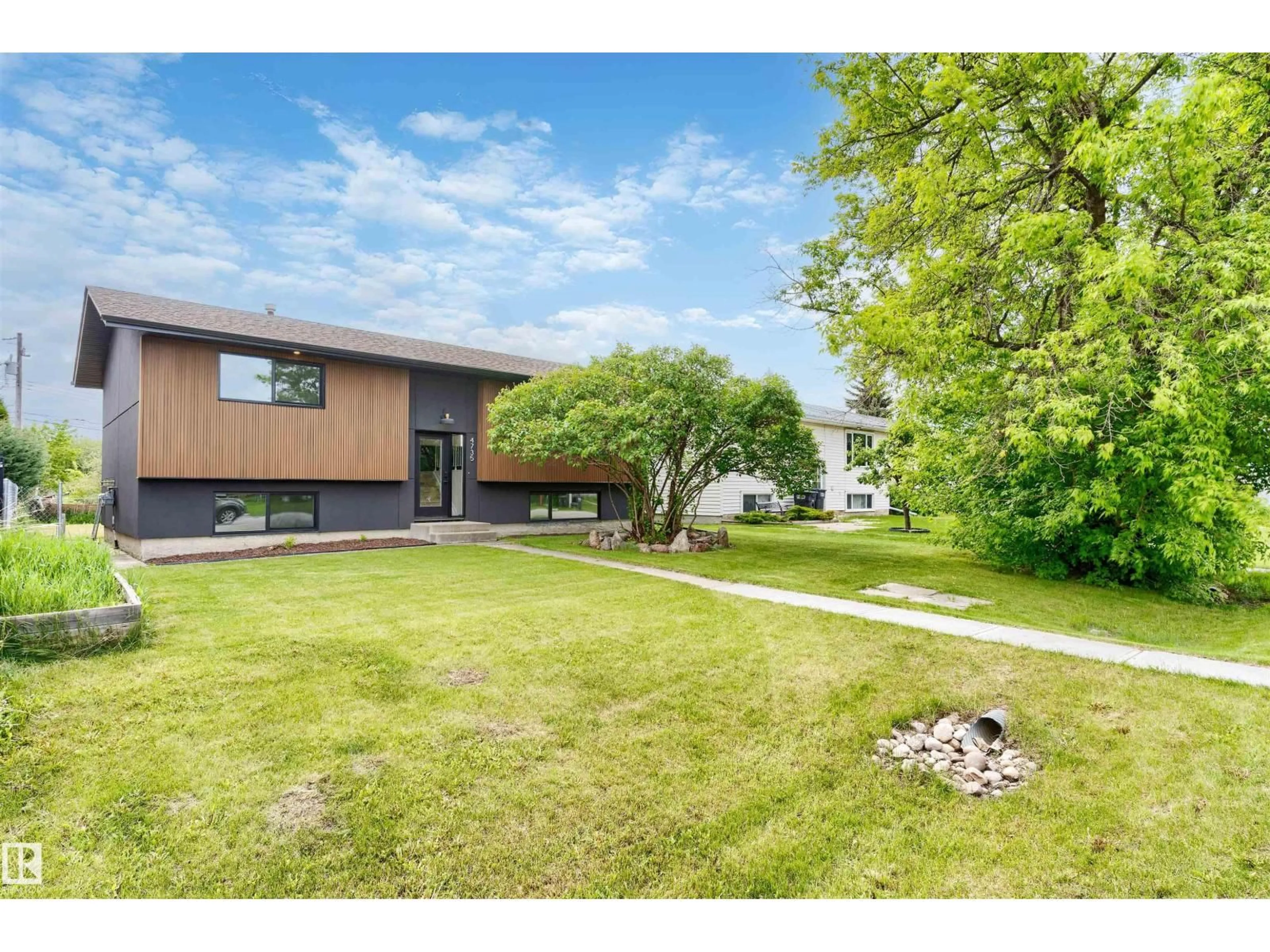 A pic from outside/outdoor area/front of a property/back of a property/a pic from drone, unknown for 4735 49 A ST, Bon Accord Alberta T0A0K0