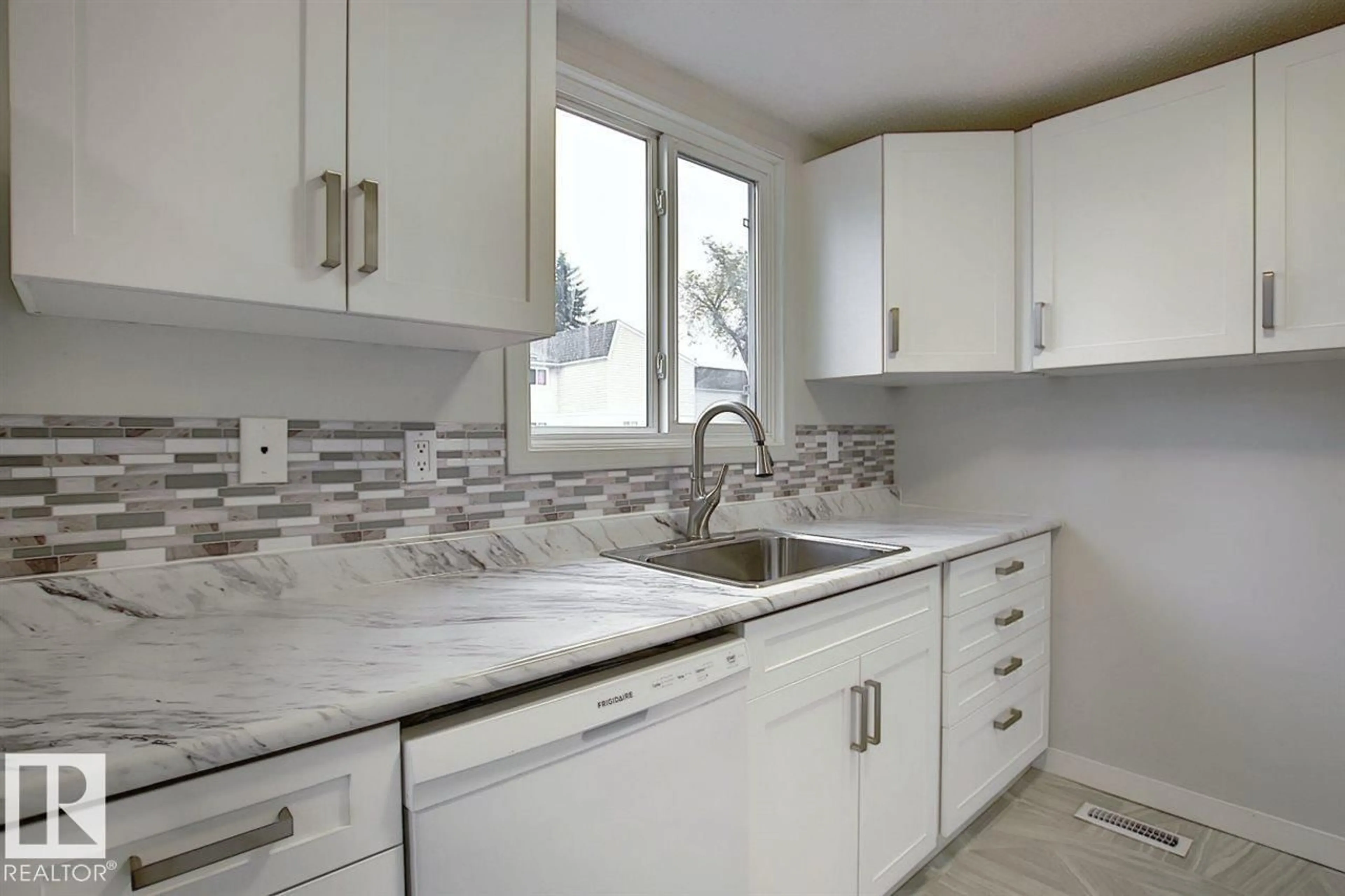 Unknown for NW - 11F CLAREVIEW VG, Edmonton Alberta T5A3P2