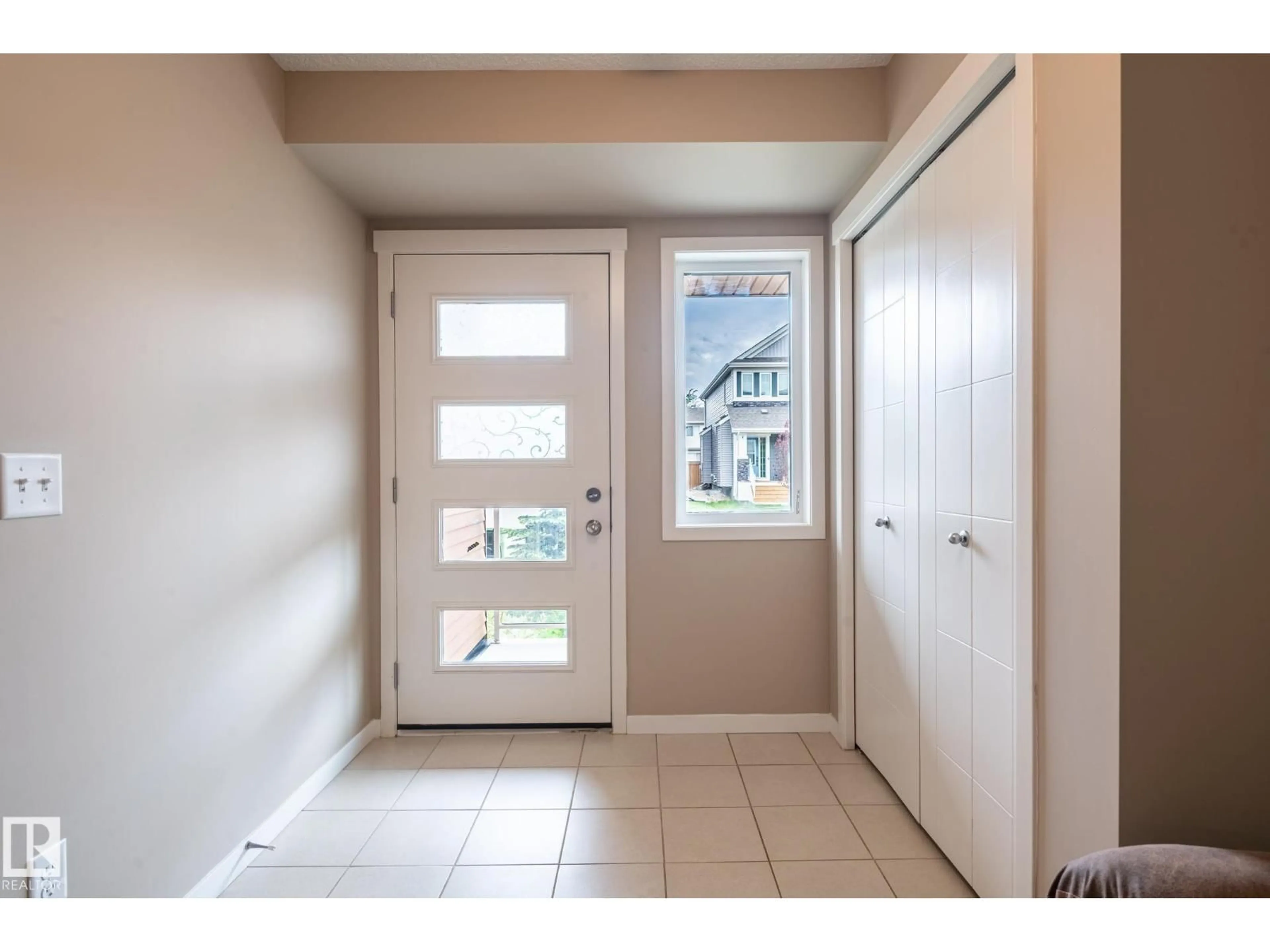 Indoor entryway for SW - 17269 9 AV, Edmonton Alberta T6W3V4