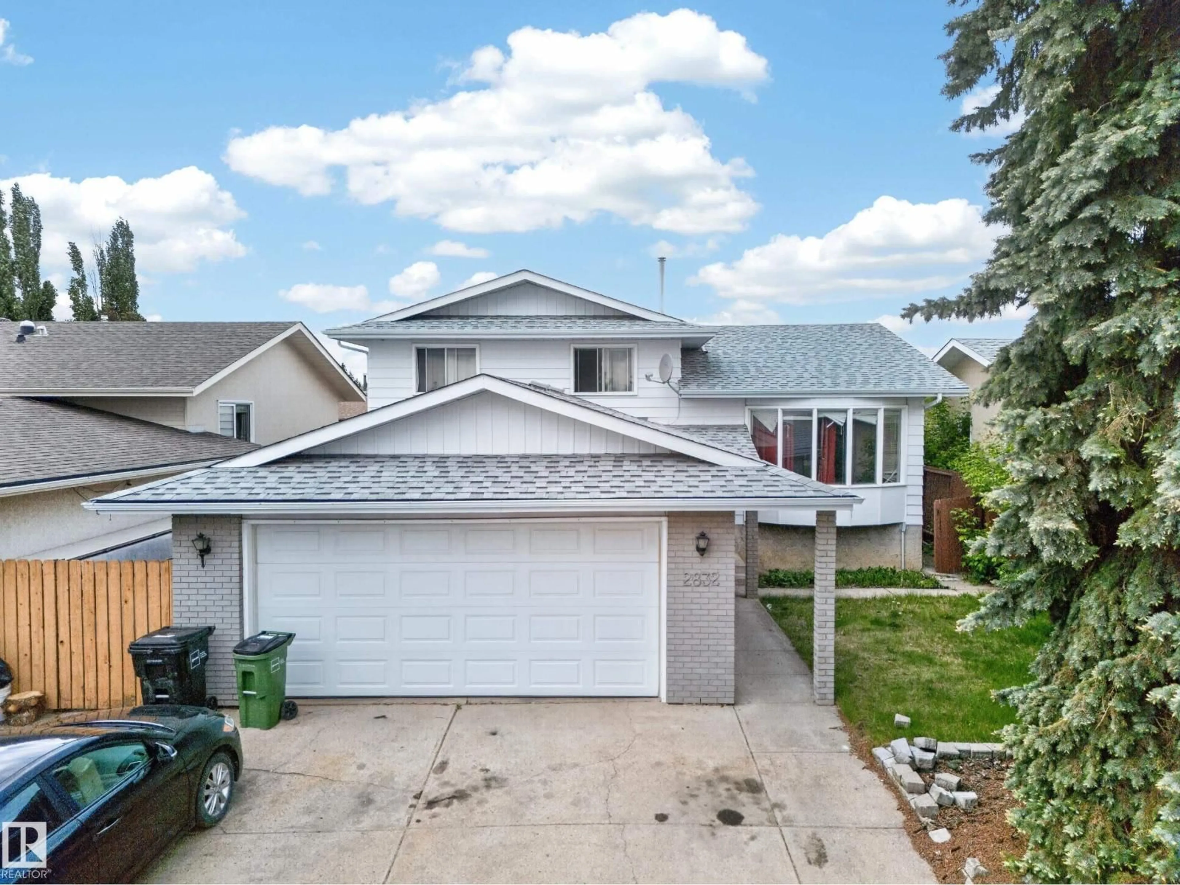 A pic from outside/outdoor area/front of a property/back of a property/a pic from drone, street for 2832 35 ST, Edmonton Alberta T6L3Y4