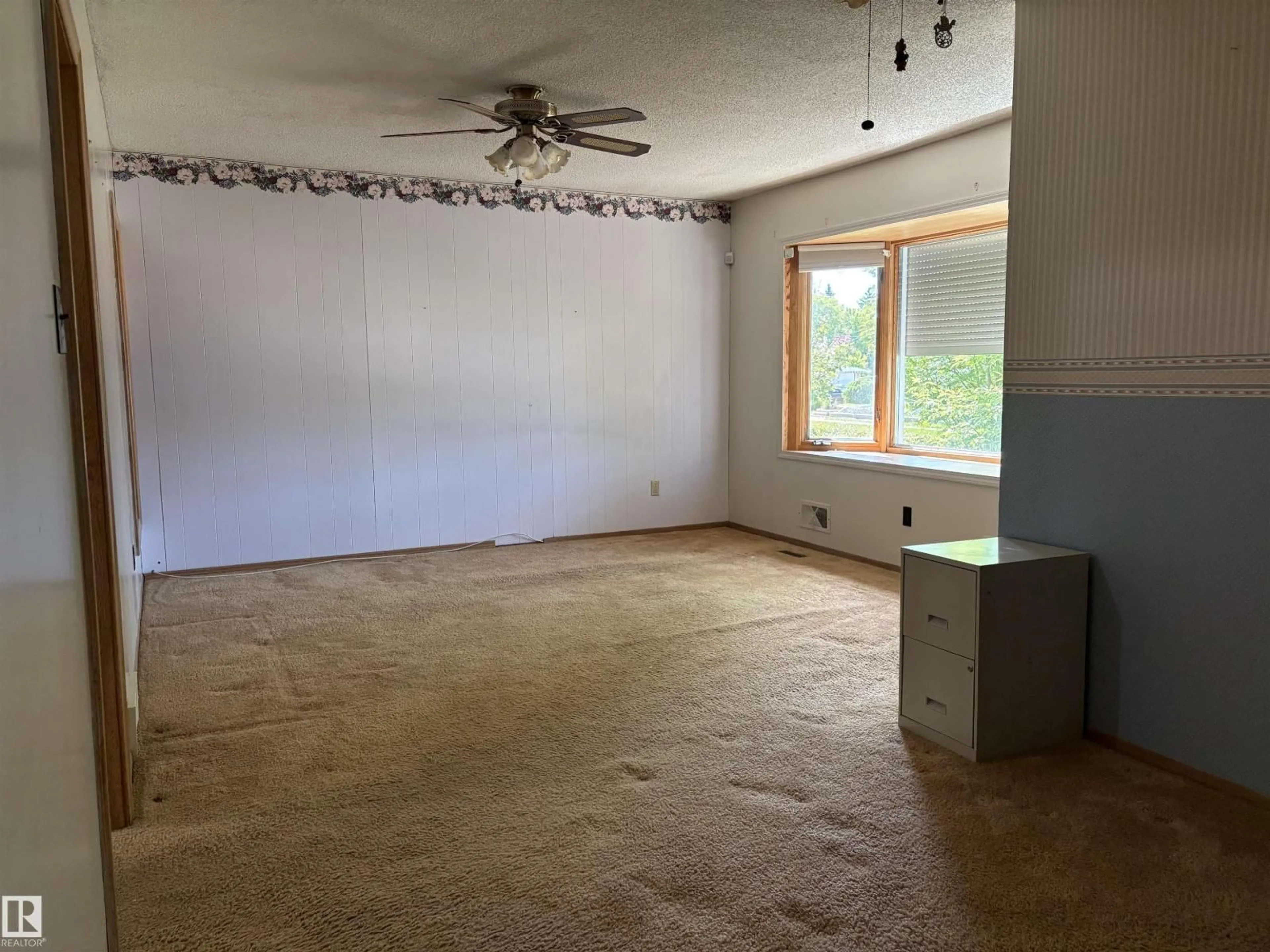 A pic of a room for 5511 50 ST, Tofield Alberta T0B4J0