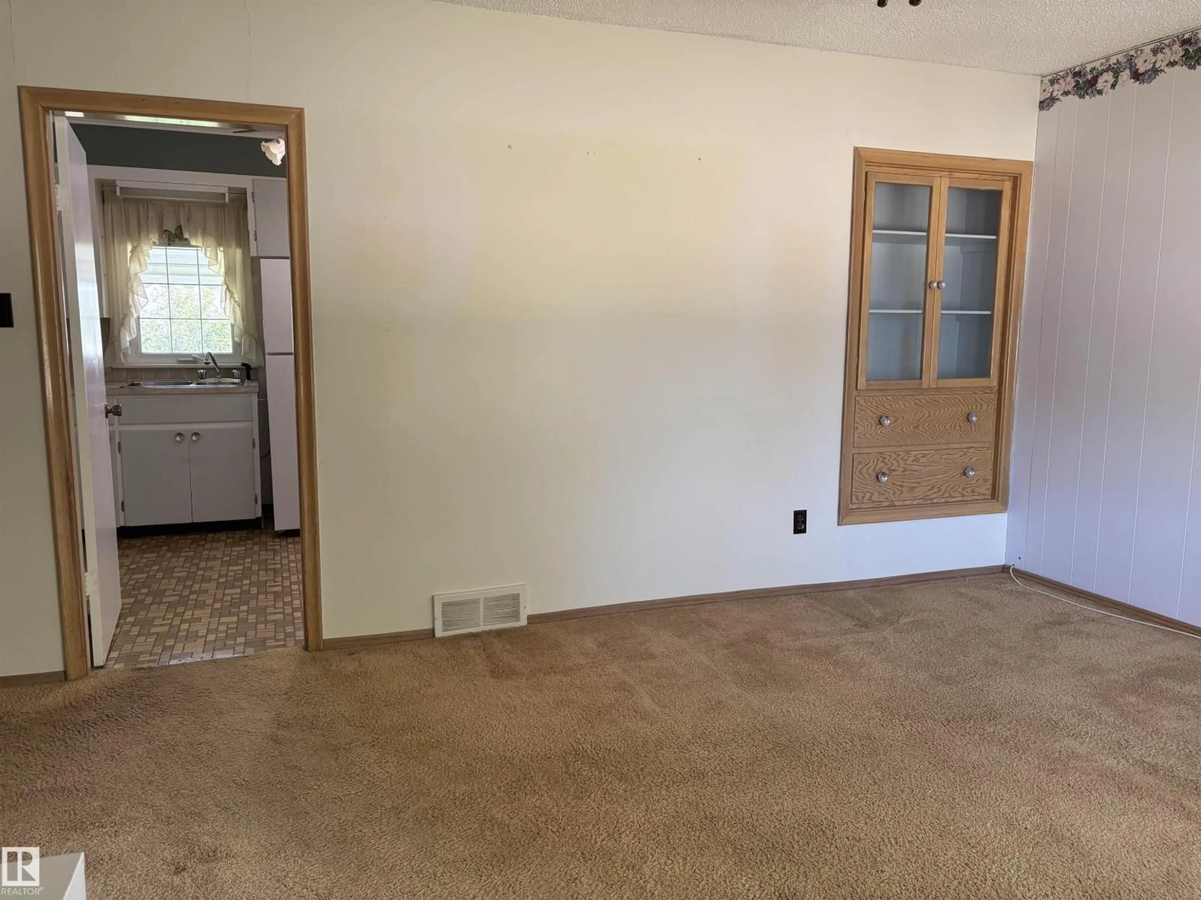 A pic of a room for 5511 50 ST, Tofield Alberta T0B4J0