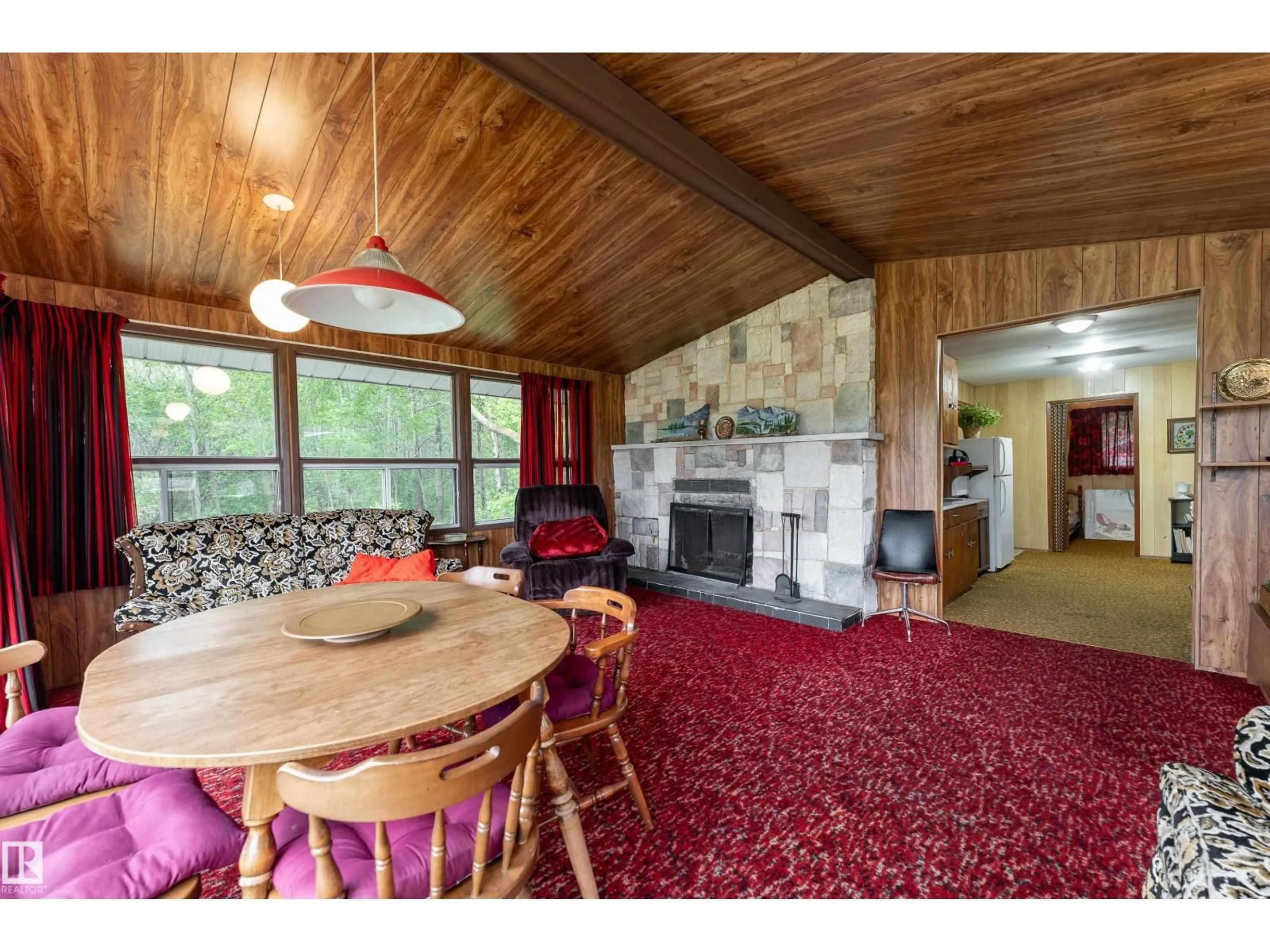 Dining room, wood/laminate floor for 51268 - 177 RGE ROAD 204 RGE ROAD, Rural Strathcona County Alberta T8G1E9